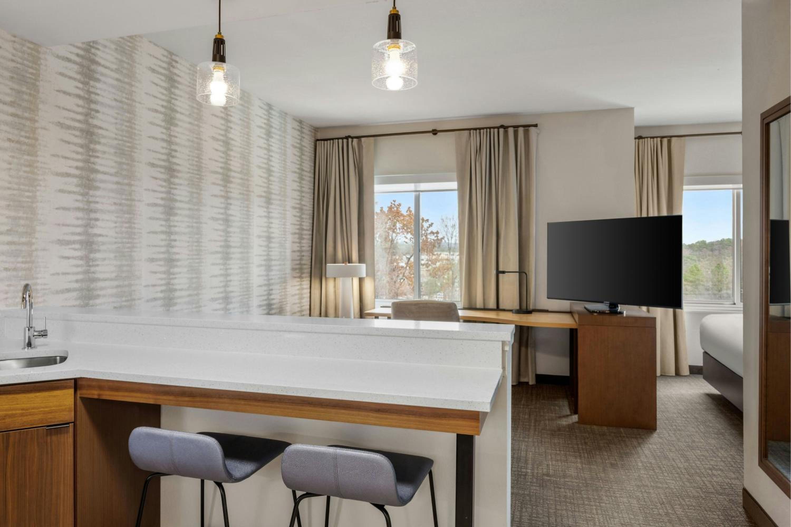 Studio King Room with Sofa Bed - Hearing Accessible - Photo 8