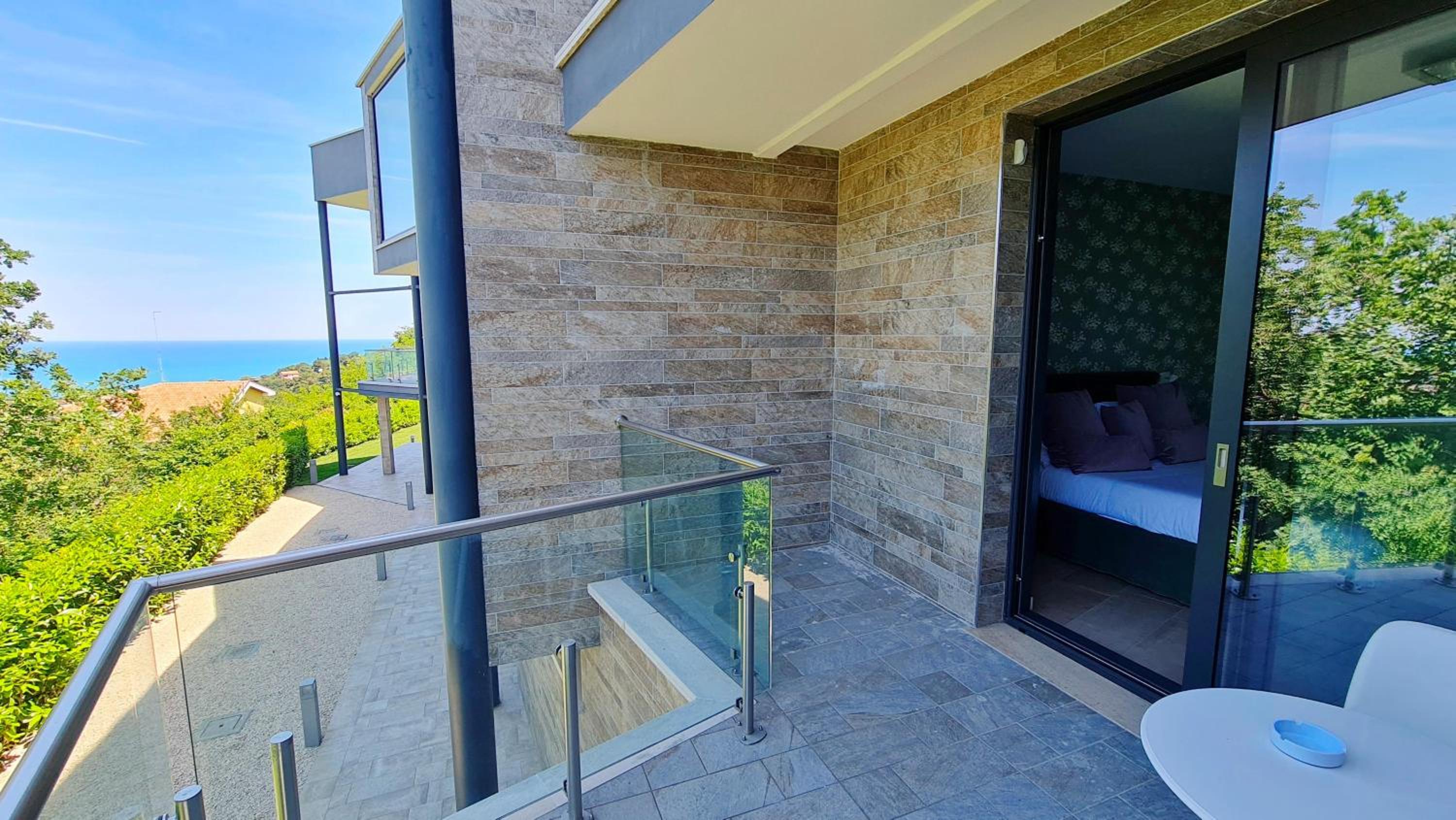 Deluxe Double Room with Sea View - Photo 3