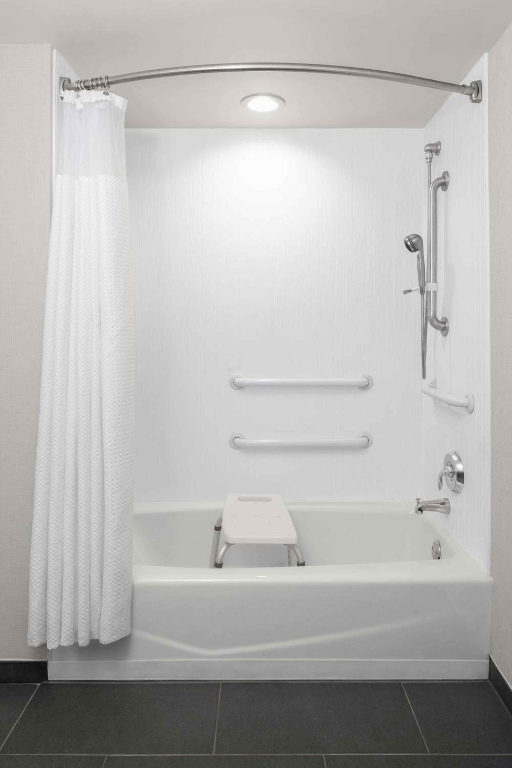 King Room with Bathtub - Mobility Access/Hearing Accessible photo 2