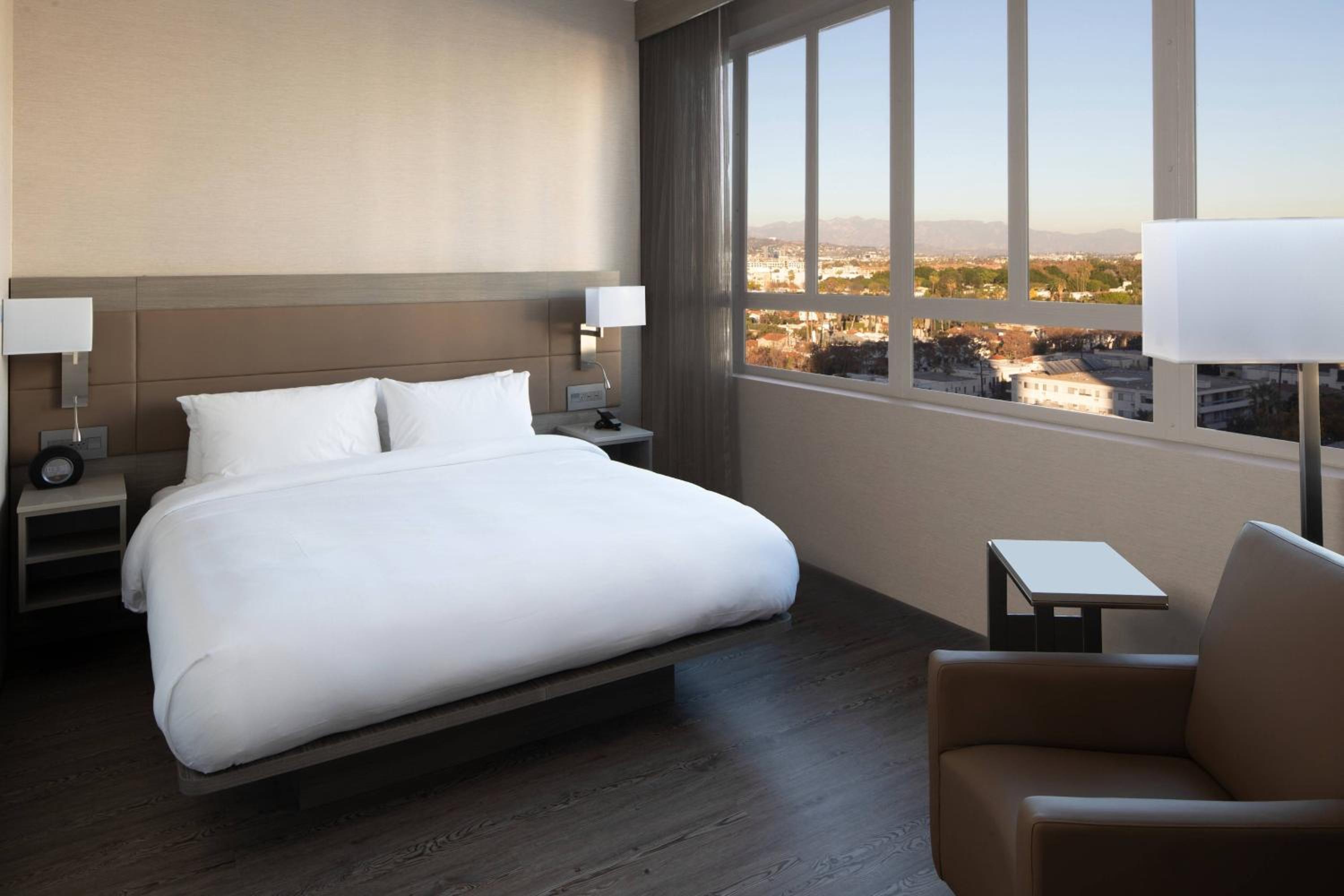King Room with City View - Allergy-Friendly photo 2