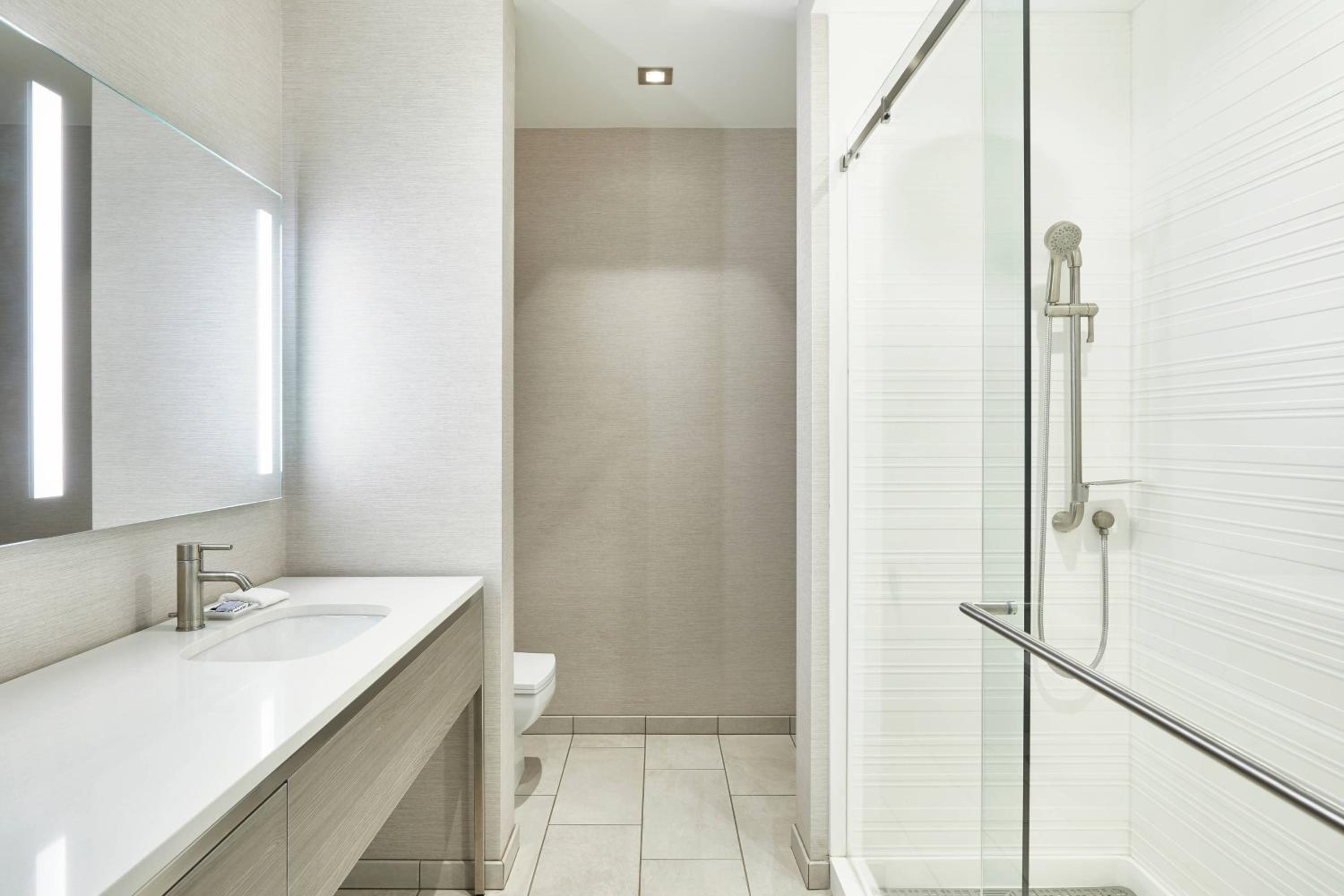 Queen Room with Two Queen Beds - Allergy-Friendly photo 3