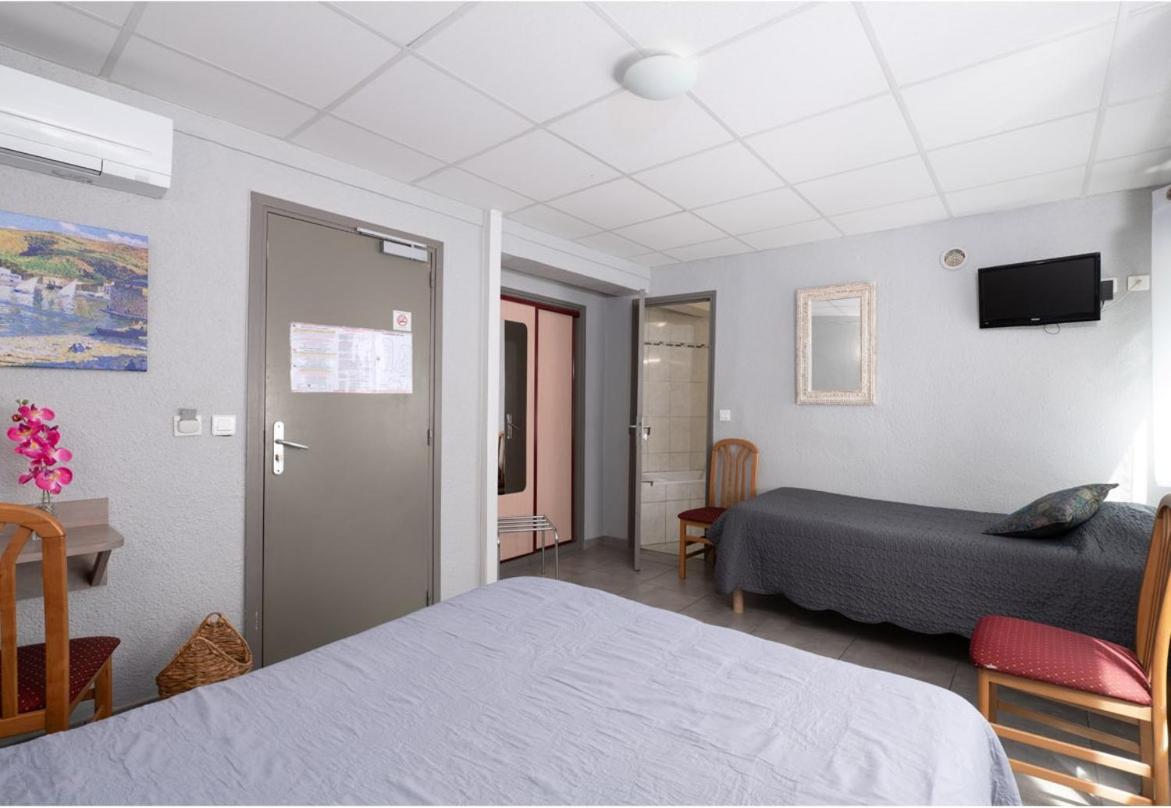 Triple Room with Street View photo 2