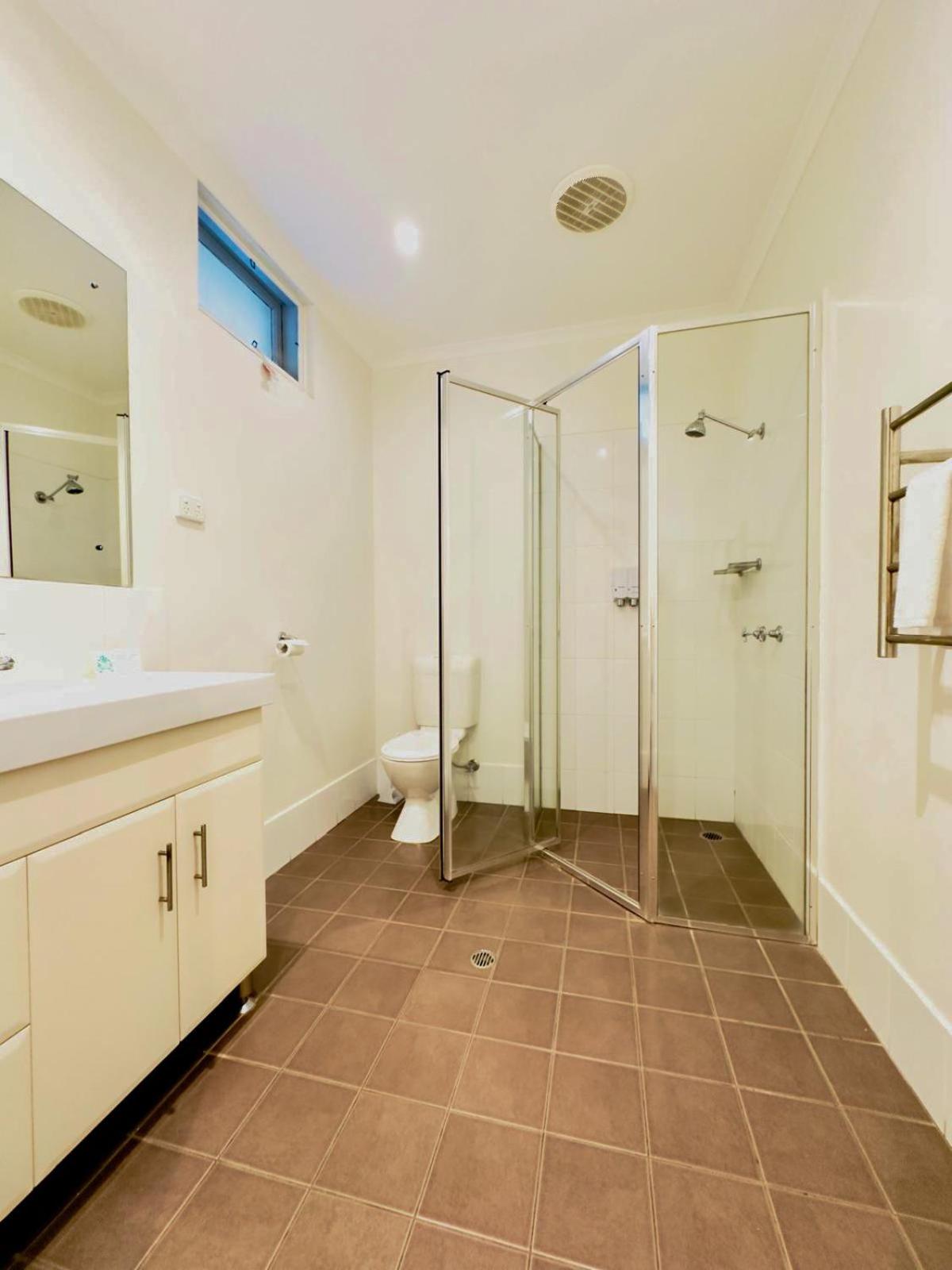 Classic Triple Room - Photo 12