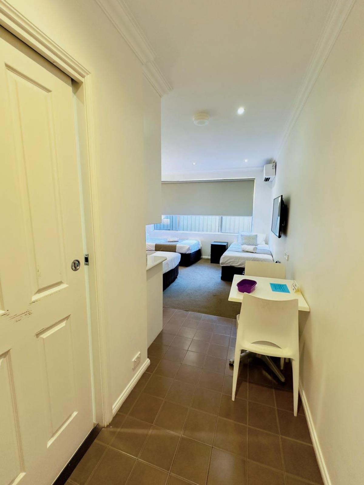 Classic Triple Room - Photo 13