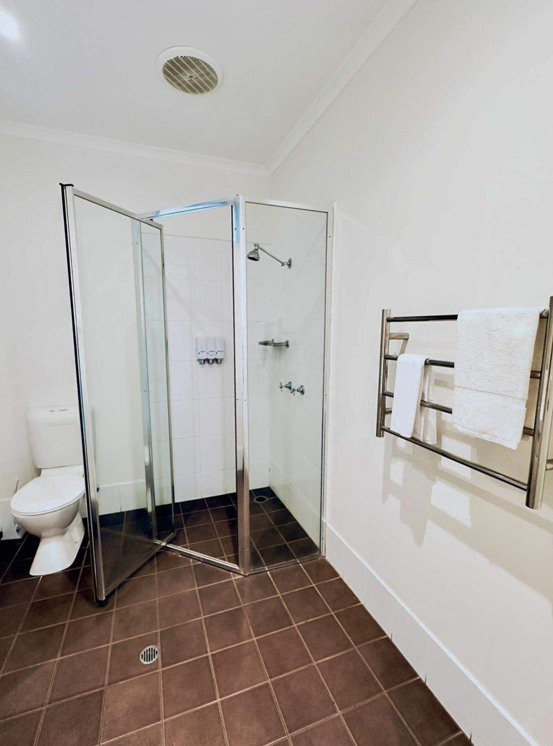 Classic Triple Room - Photo 15