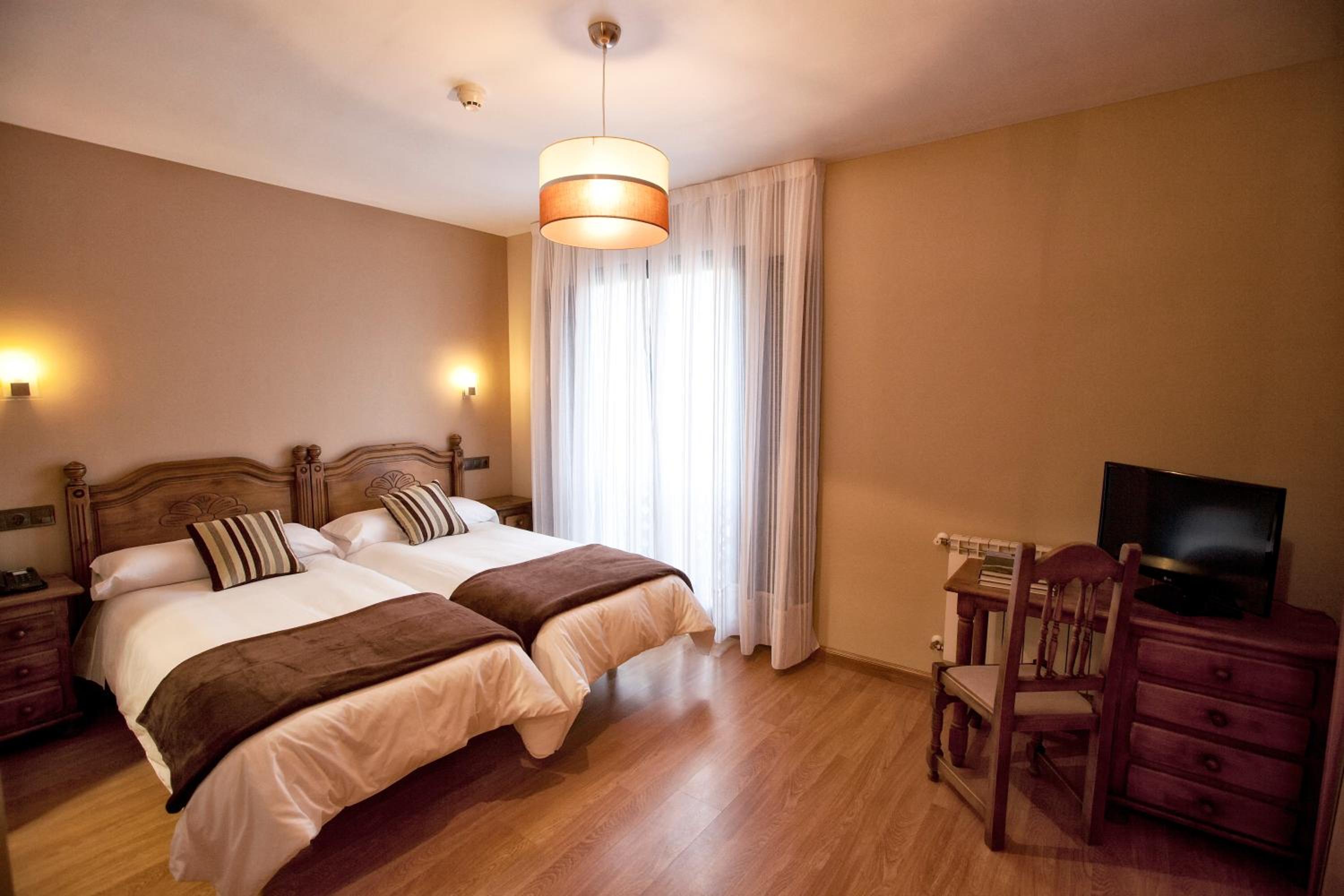 Double or Twin Room with Mountain View photo 2