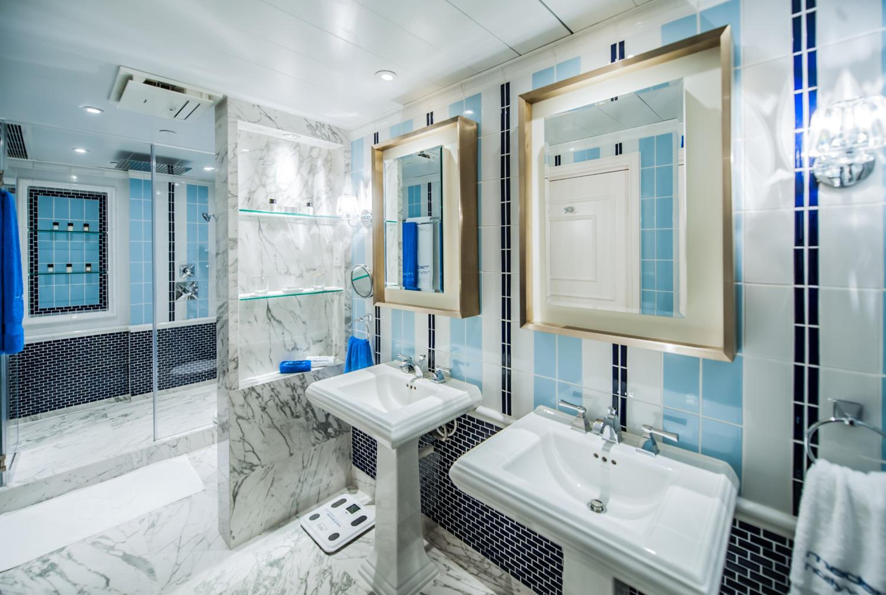 Grand Deluxe Queen Suite
