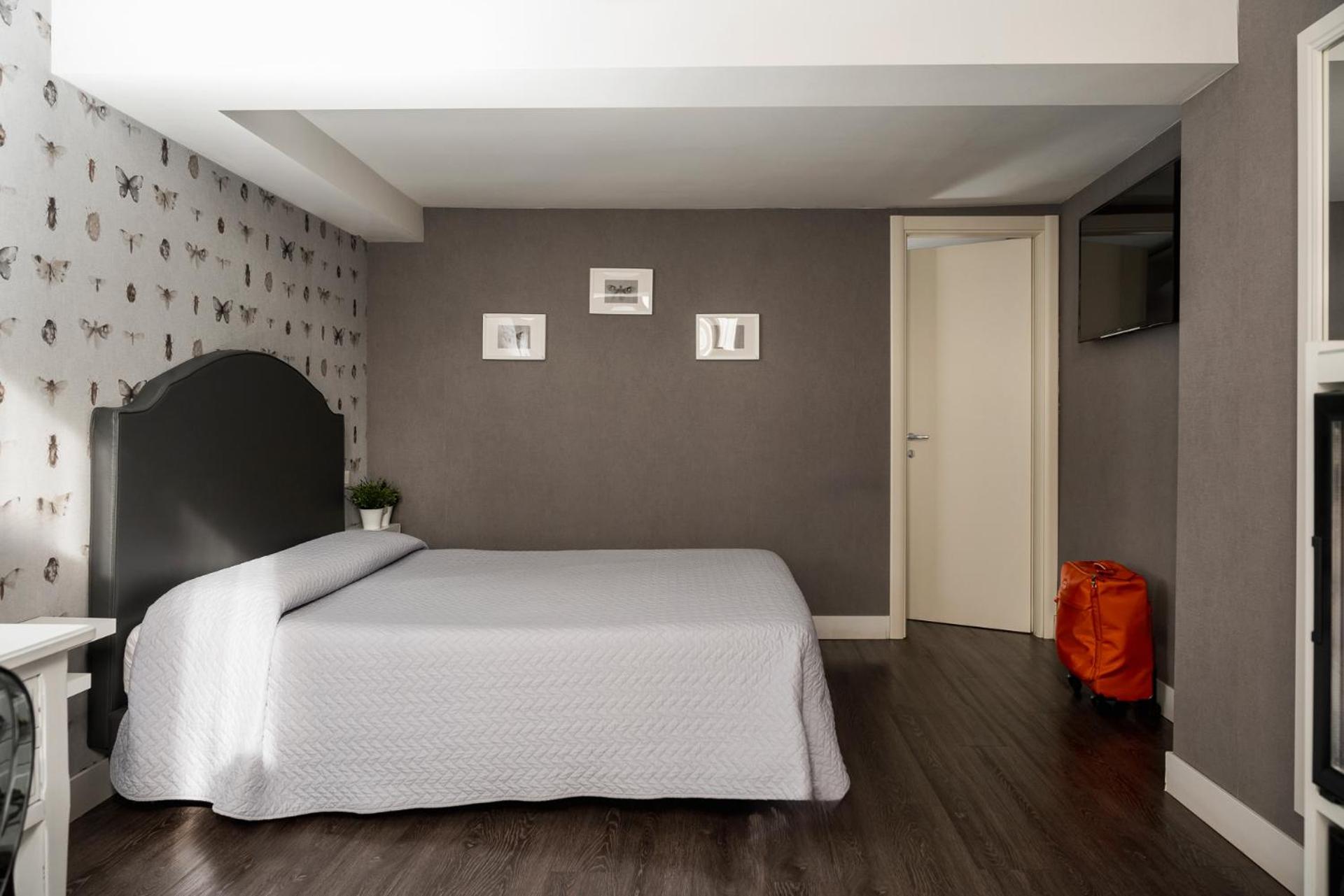 Double or Twin Room - Photo 2