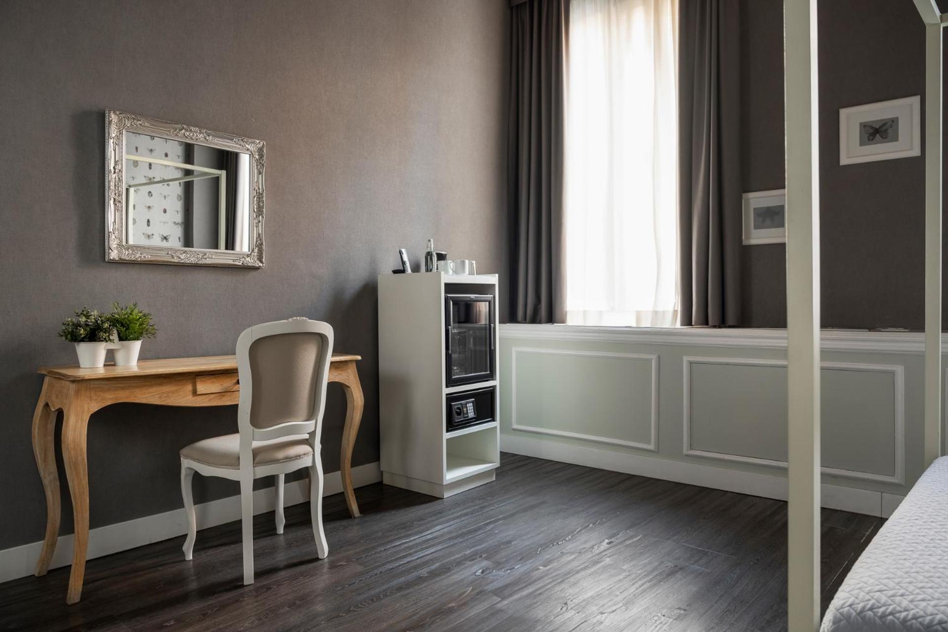 Double or Twin Room - Photo 8