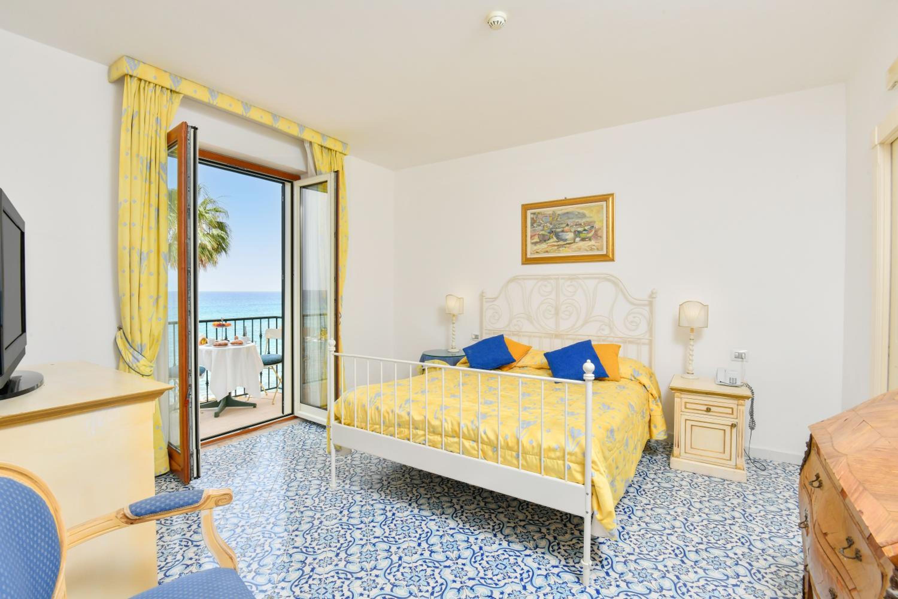 Standard Double Room with Lateral Sea View- Depandance