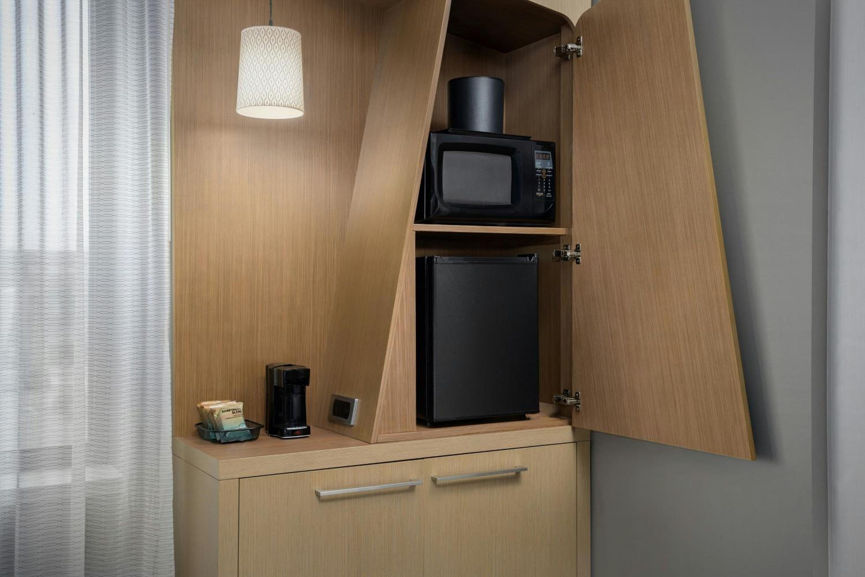 Queen Room with Two Queen Beds and Roll-In Shower - Mobility Access/Hearing Accessible photo 3