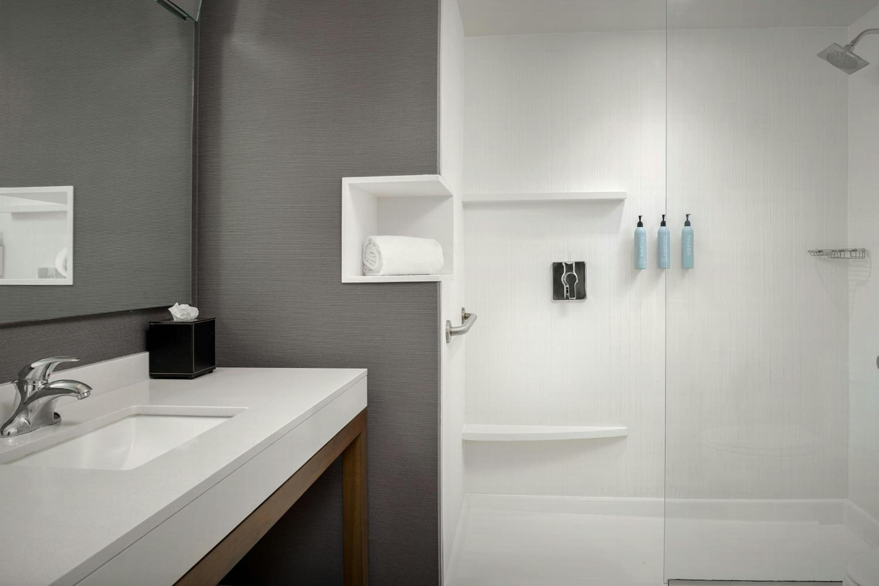 Queen Room with Two Queen Beds - Hearing Accessible