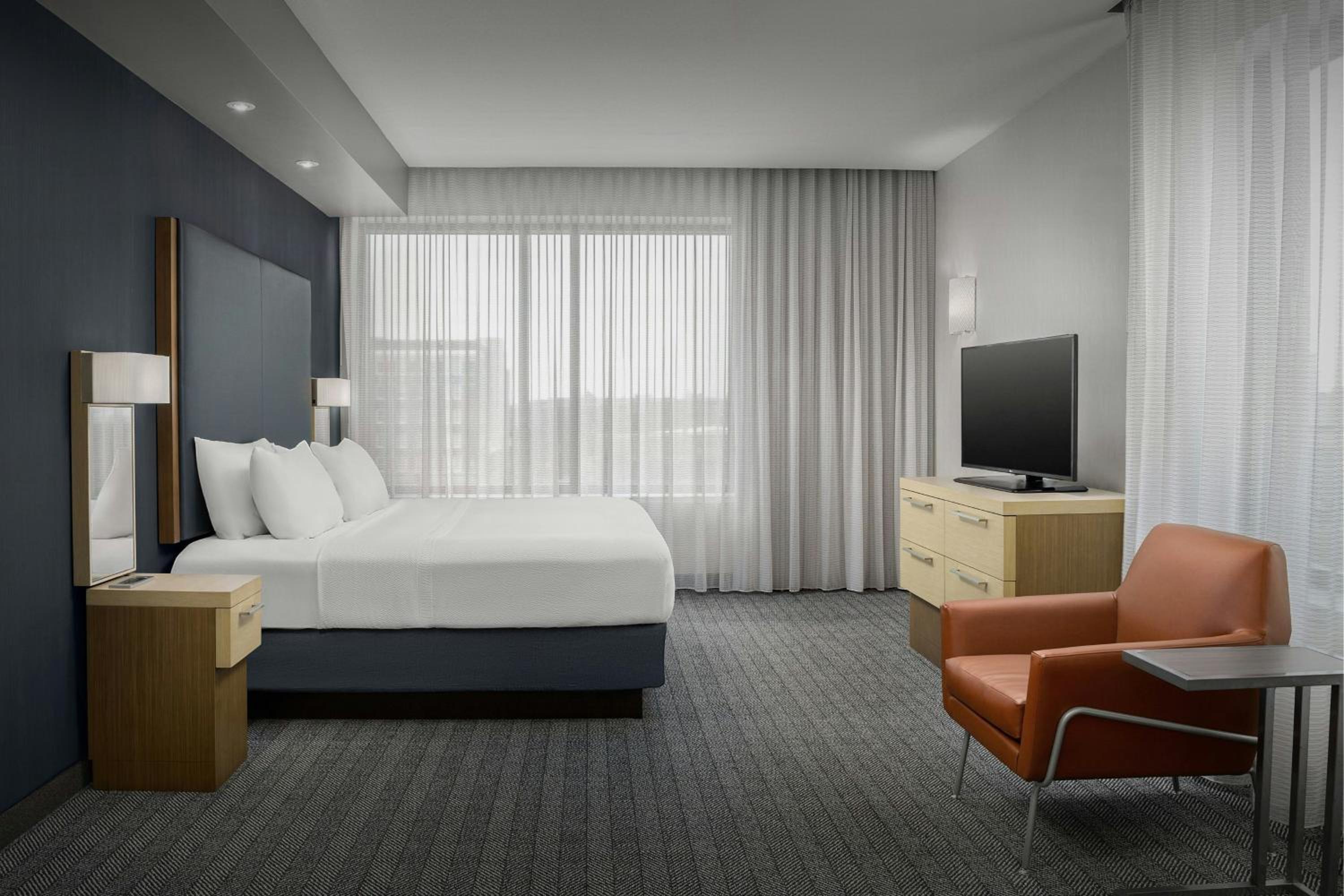 One-Bedroom King Suite with Sofa Bed - Hearing Accessible photo 2
