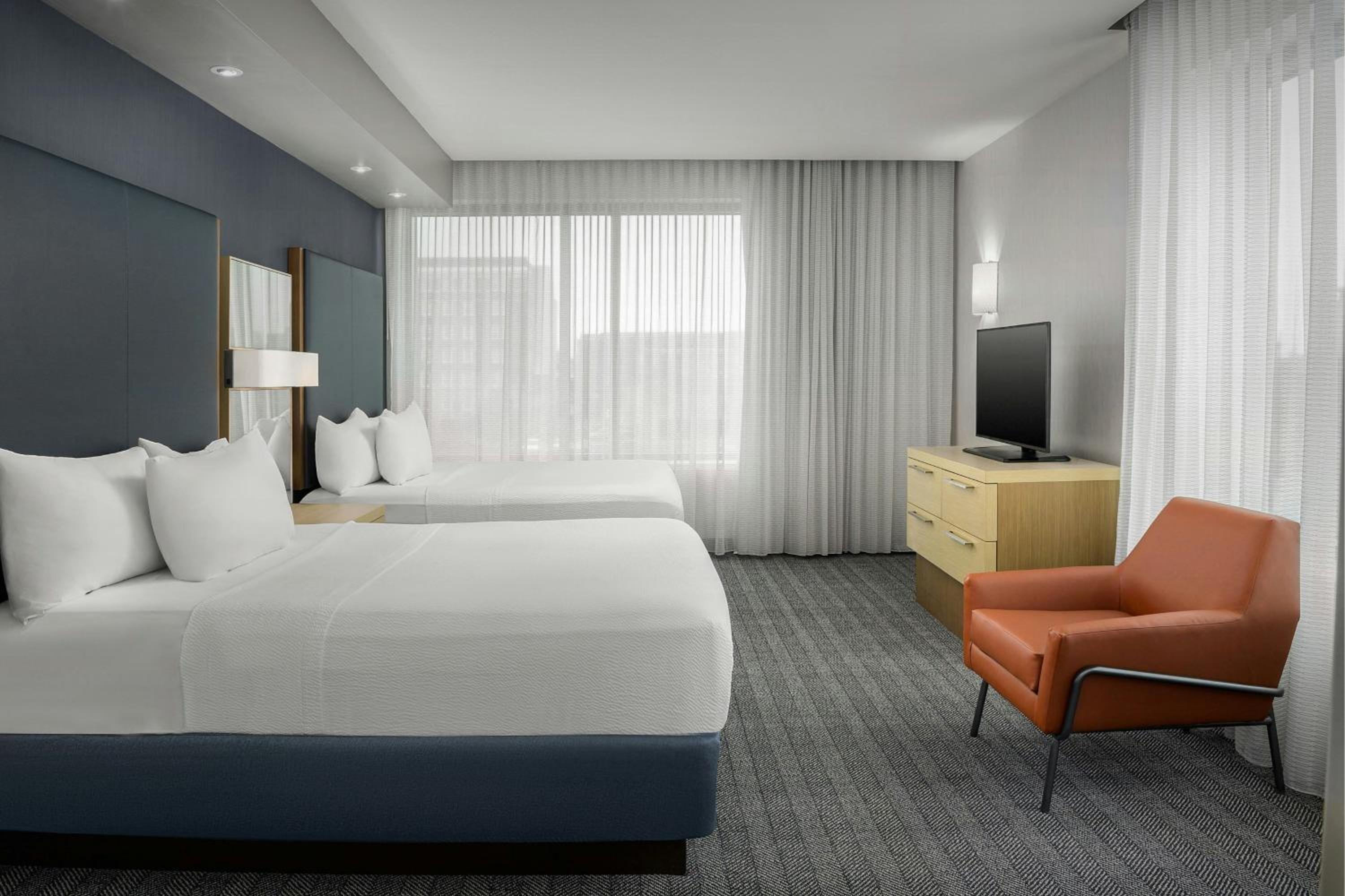 One-Bedroom Queen Suite with Two Queen Beds, Roll-In Shower and Sofa Bed - Mobility Access/Hearing Accessible photo 2