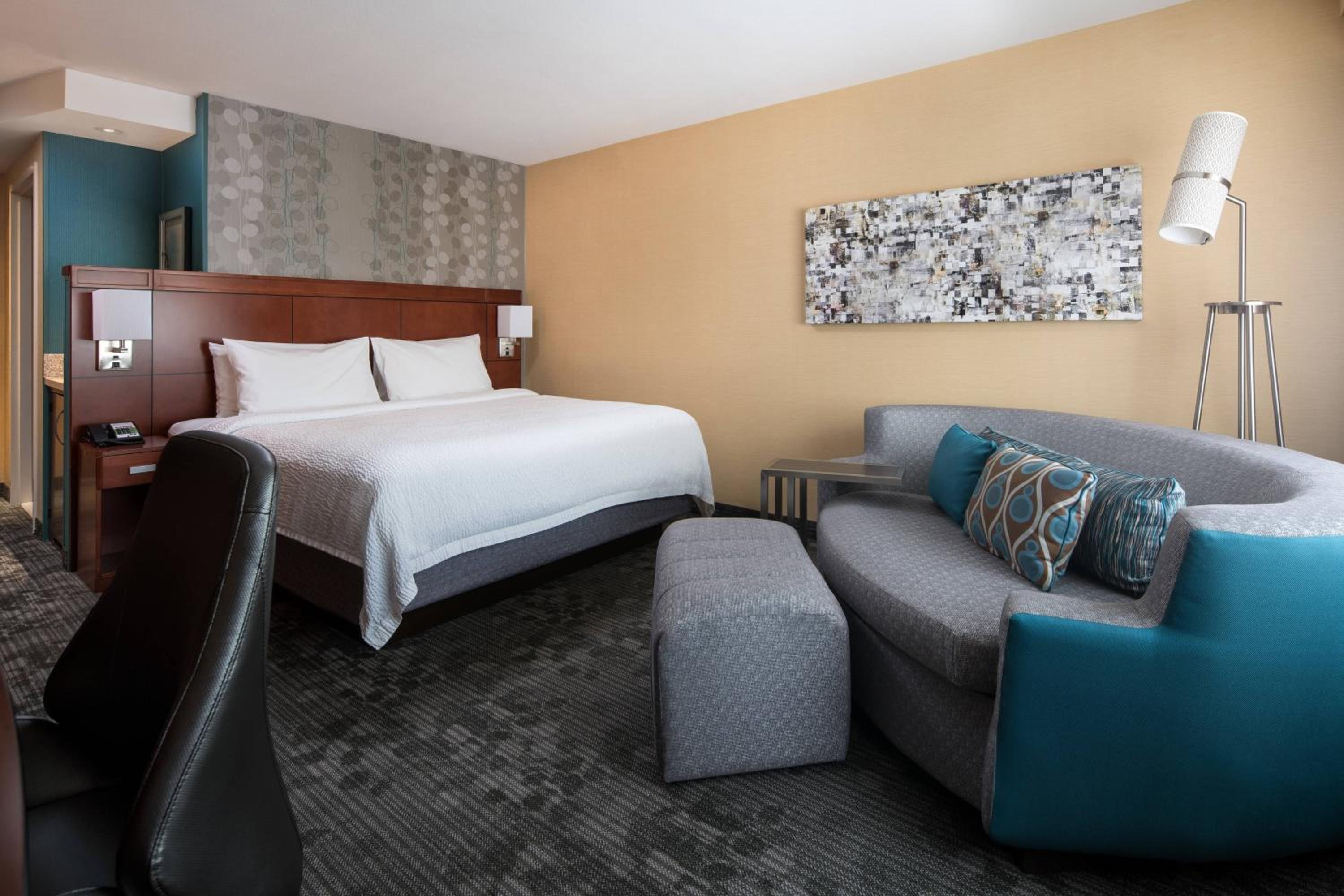 King Room with Sofa Bed - Photo 1