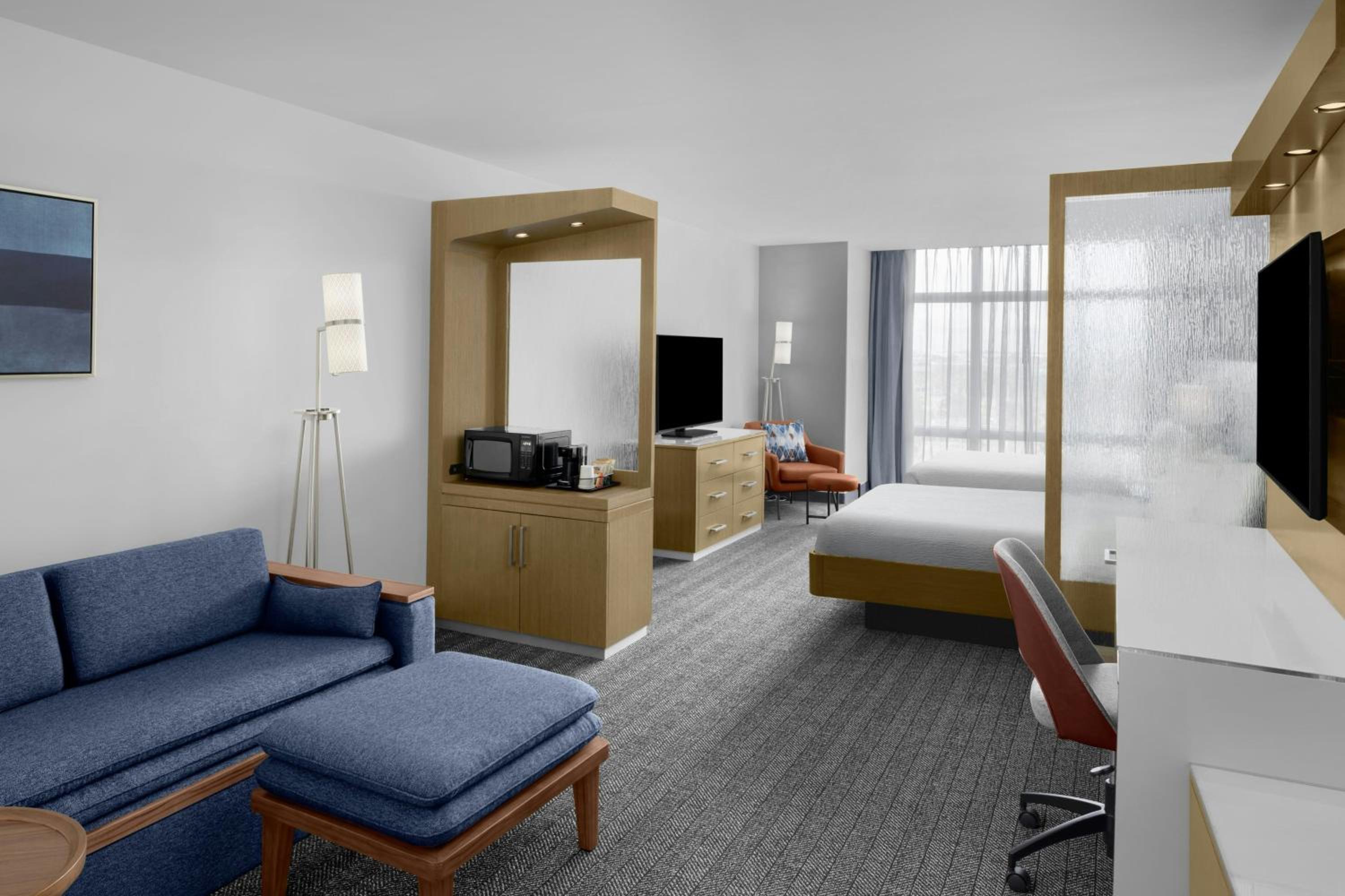 Queen Suite with Two Queen Beds, Bathtub and Sofa Bed - Mobility Access
