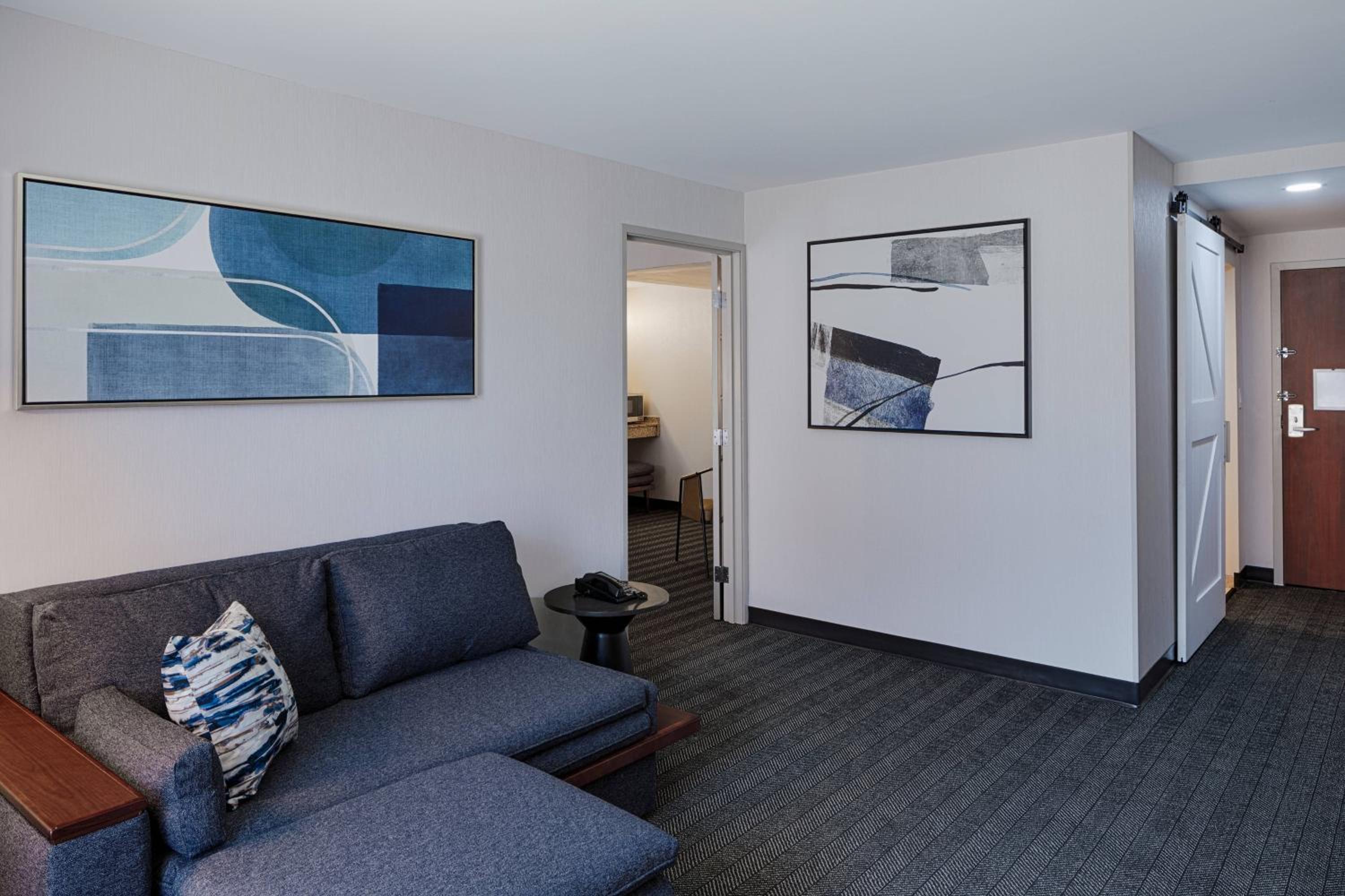One-Bedroom King Suite with Sofa Bed - Photo 3