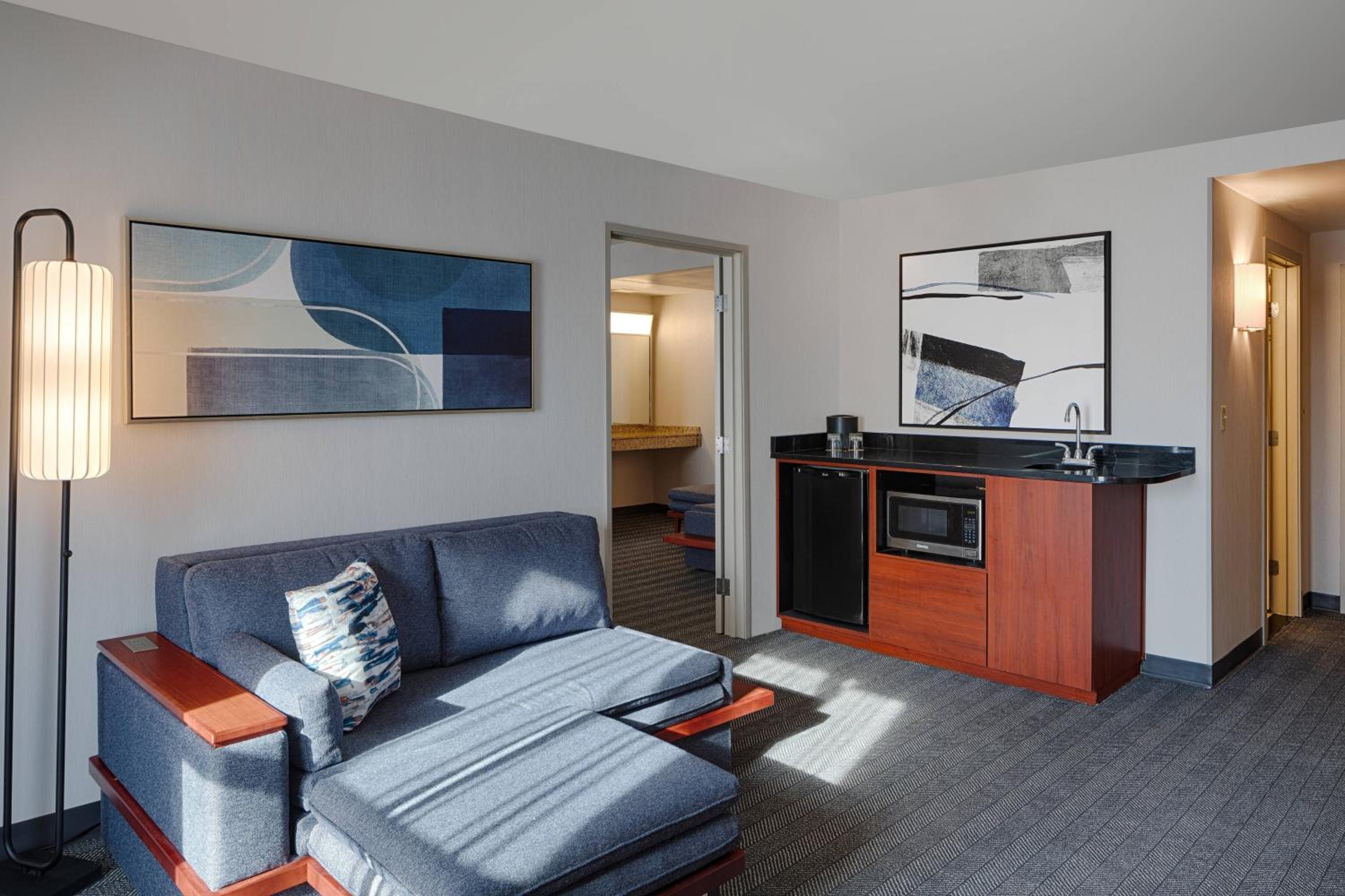 One-Bedroom King Suite with Sofa Bed - Photo 6