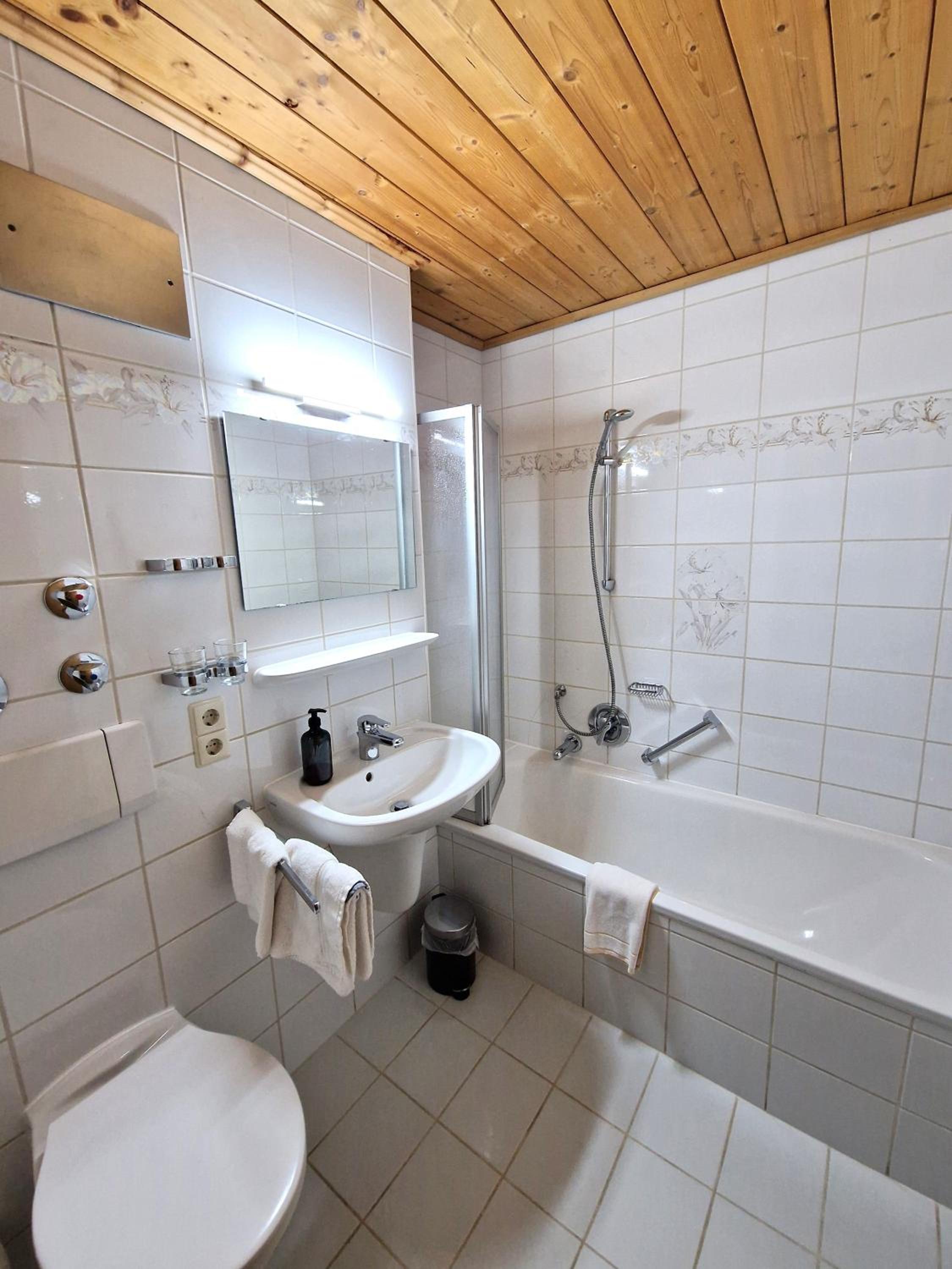 One-Bedroom Apartment with Balcony photo 2