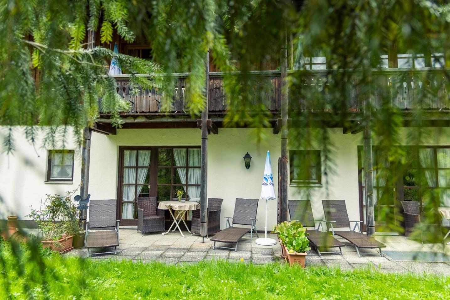 One-Bedroom Apartment with Garden photo 3