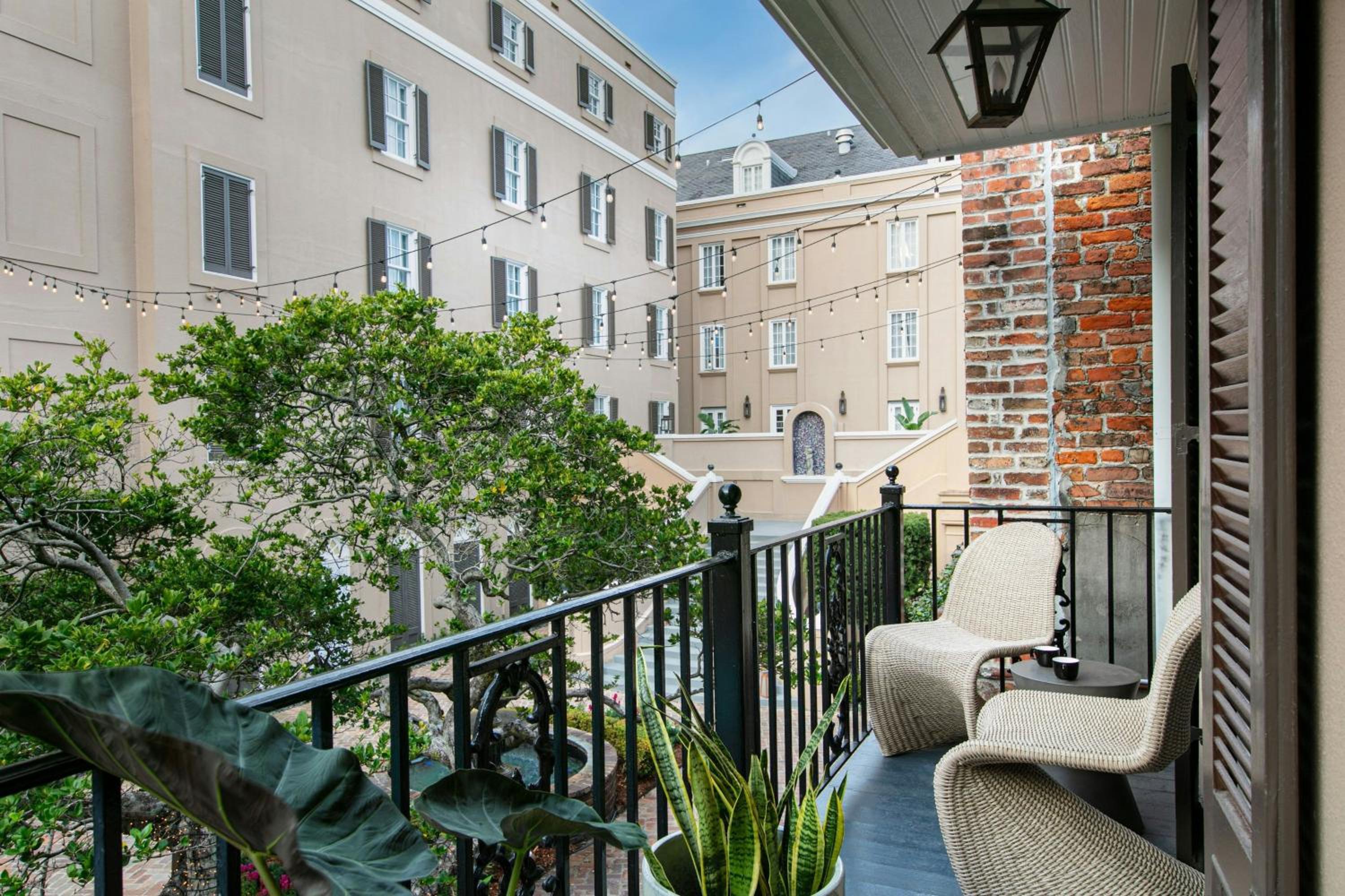 One-Bedroom Studio King Suite with Balcony - Photo 2