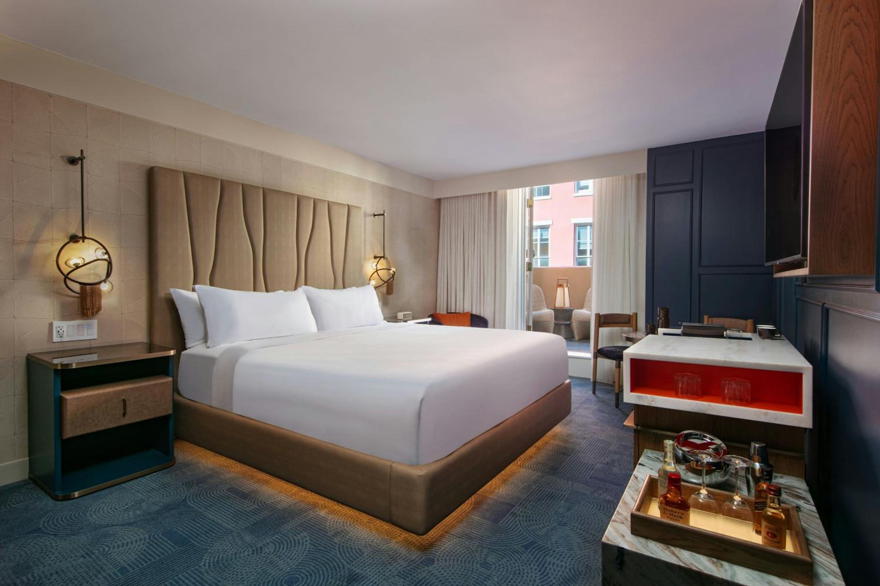 One-Bedroom King Suite with Balcony