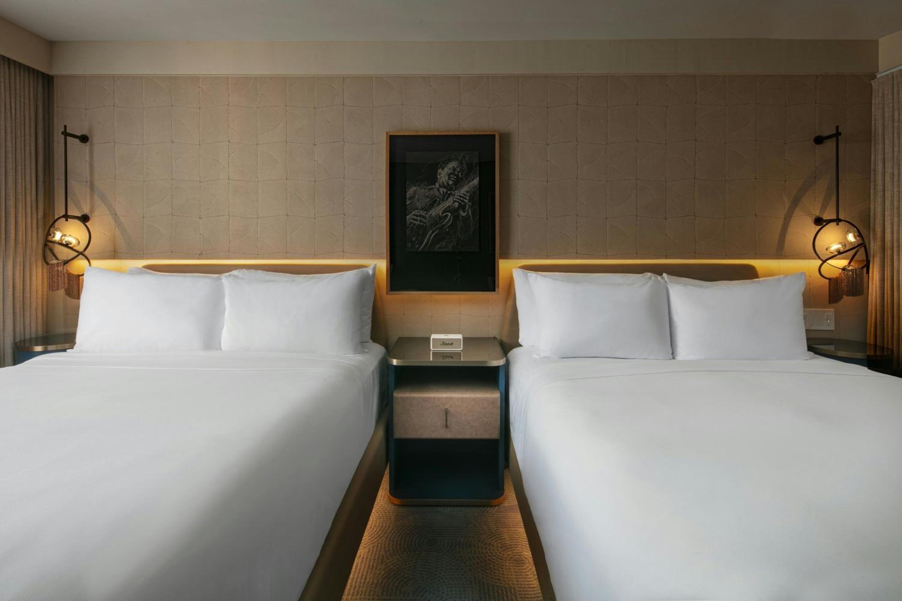 Queen Room with Two Queen Beds - Photo 3
