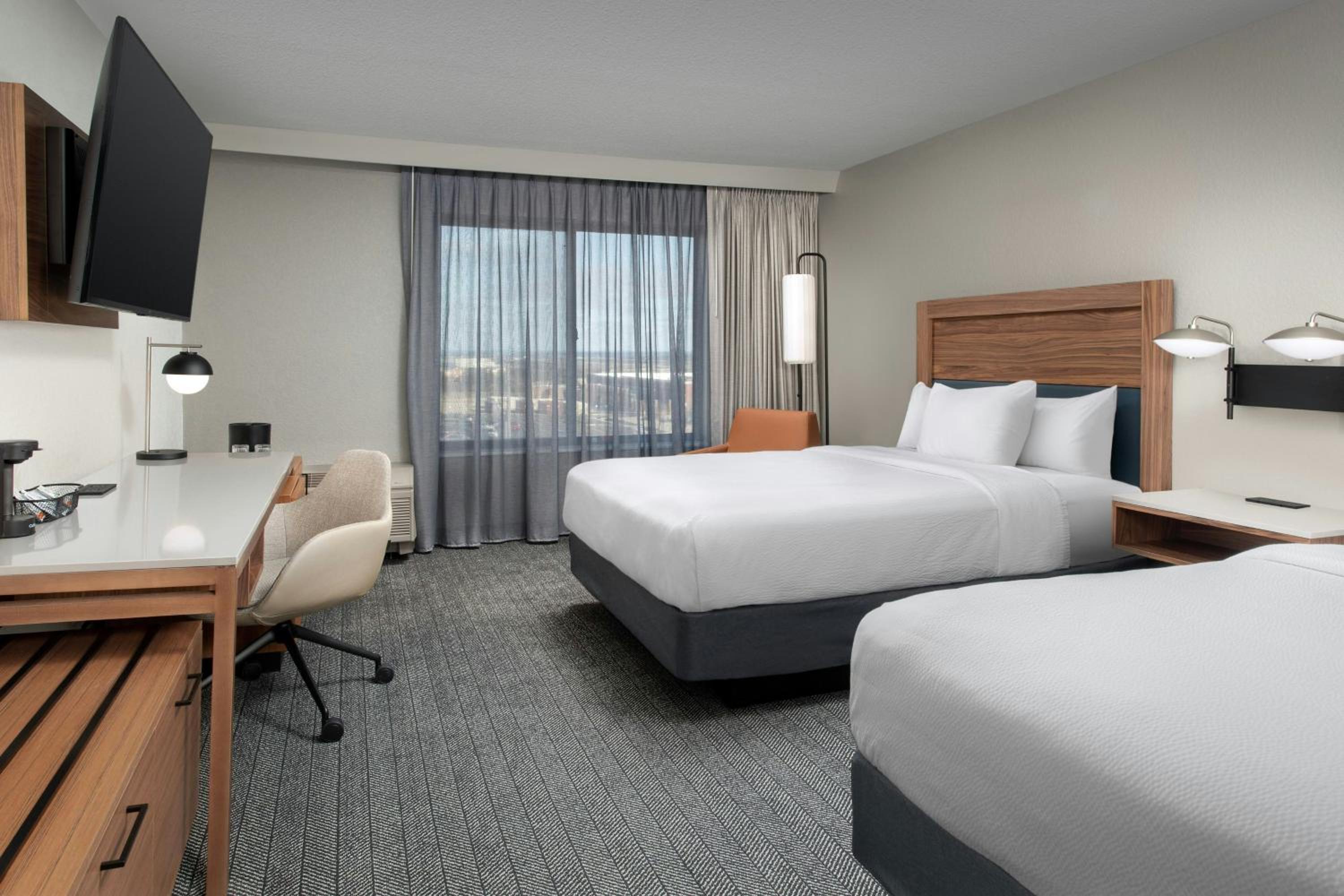 King Room with Transfer Shower - Mobility and Hearing Accessible - Photo 2