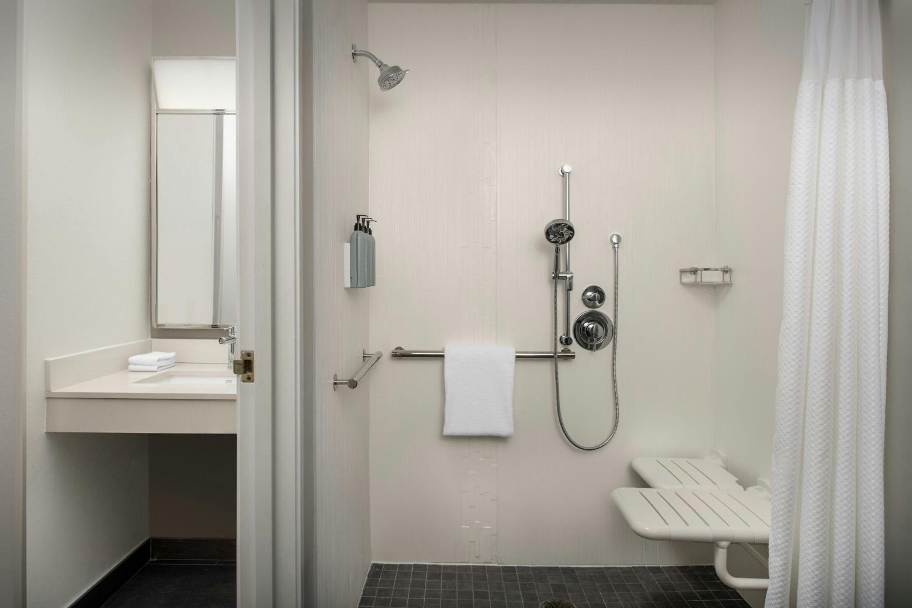 King Room with Transfer Shower - Mobility and Hearing Accessible - Photo 4