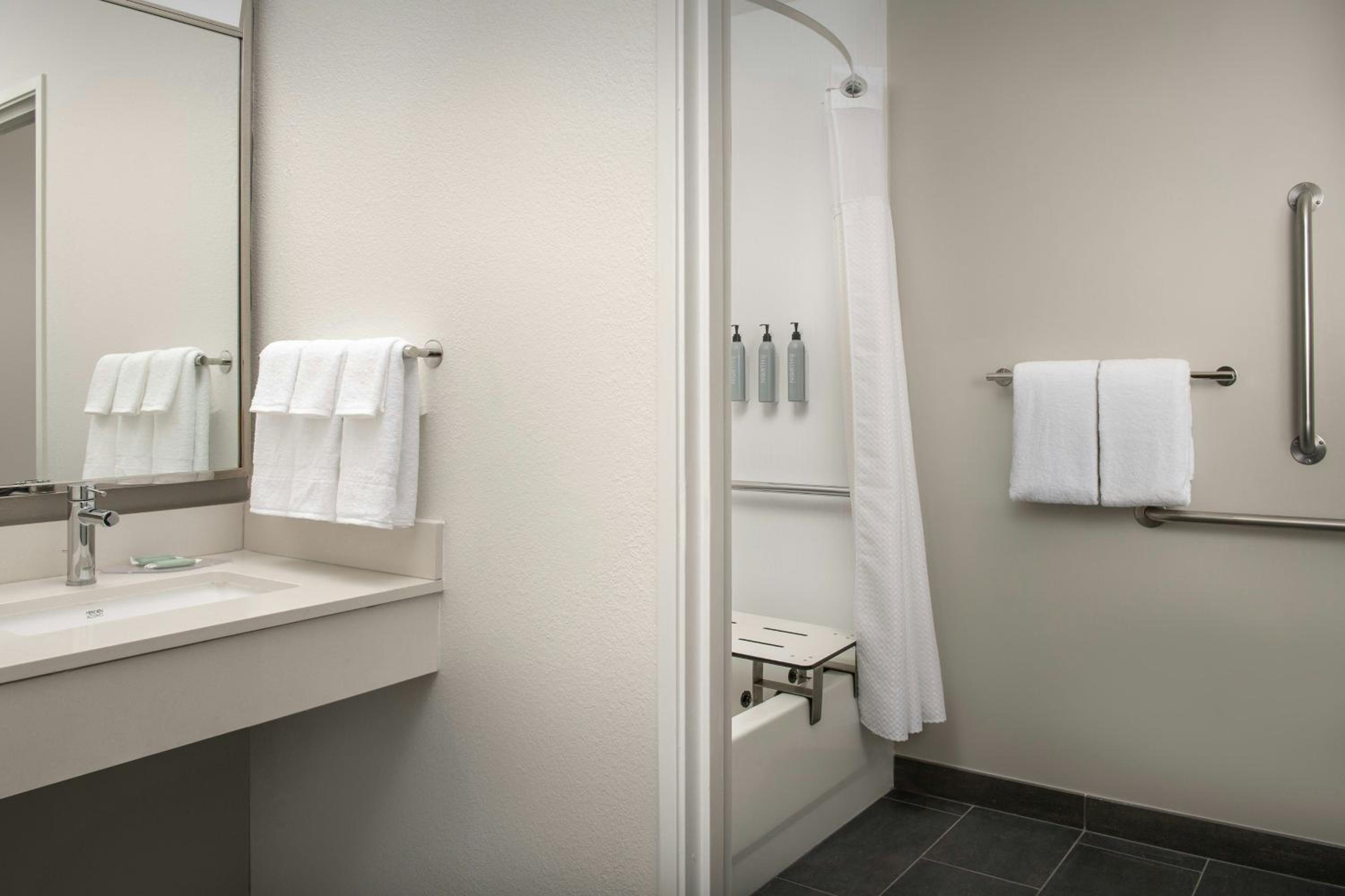 King Room with Transfer Shower - Mobility and Hearing Accessible - Photo 5