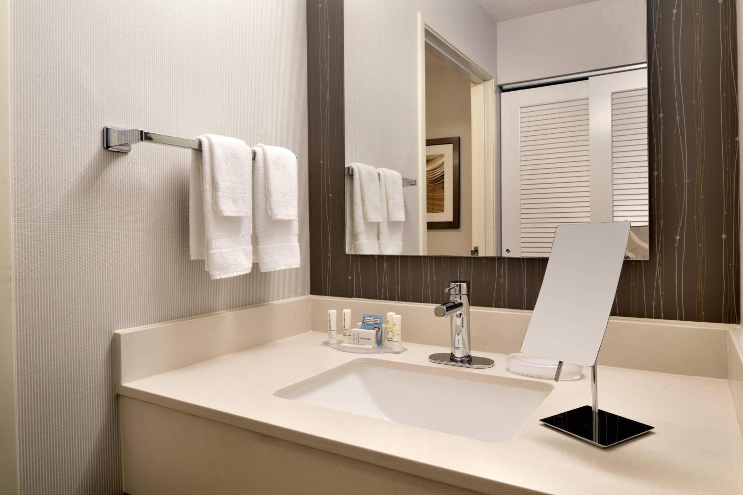King Room with Transfer Shower - Mobility and Hearing Accessible - Photo 6