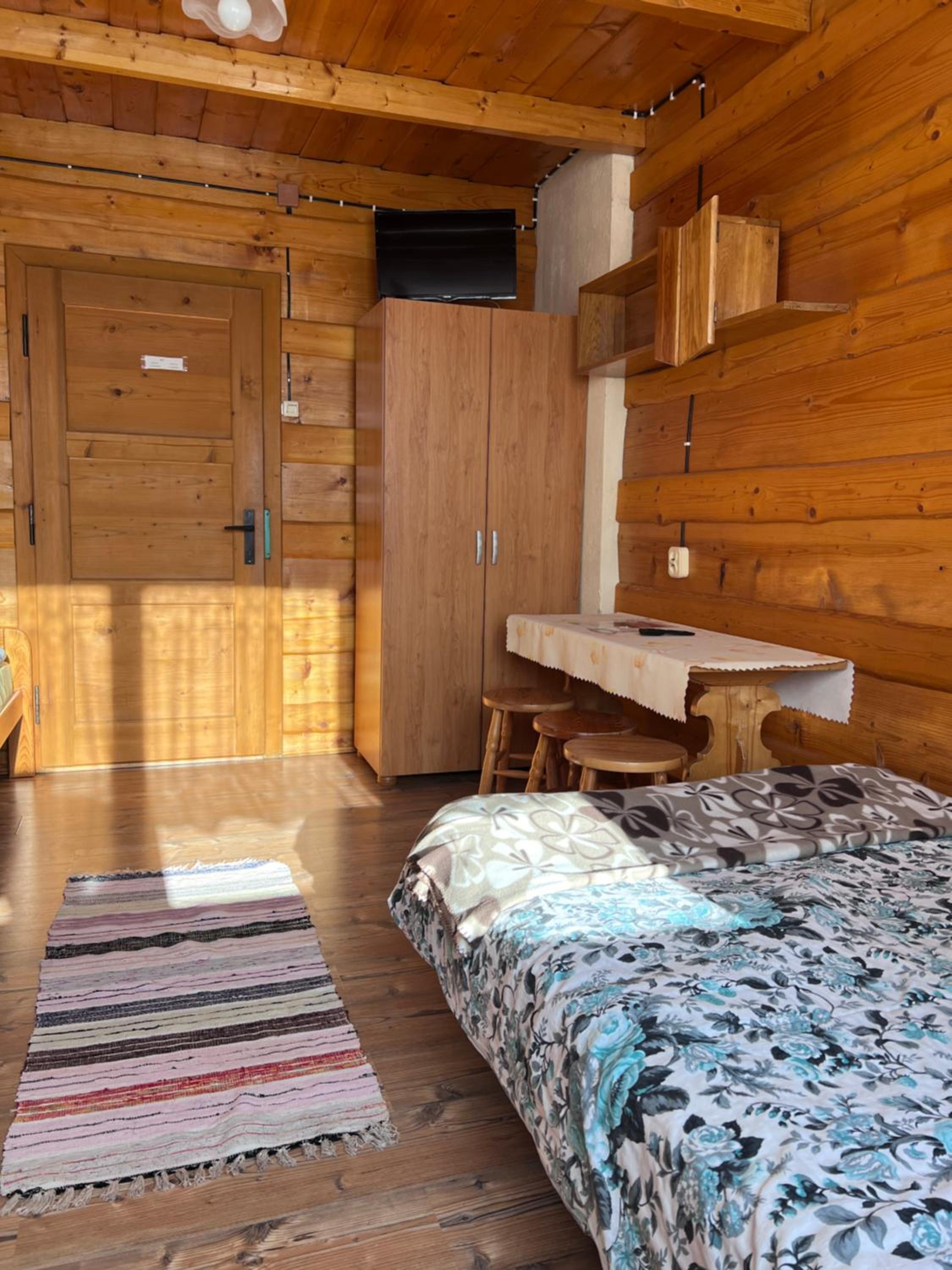 Triple Room with Mountain View (with Private Outside Bathroom) photo 3