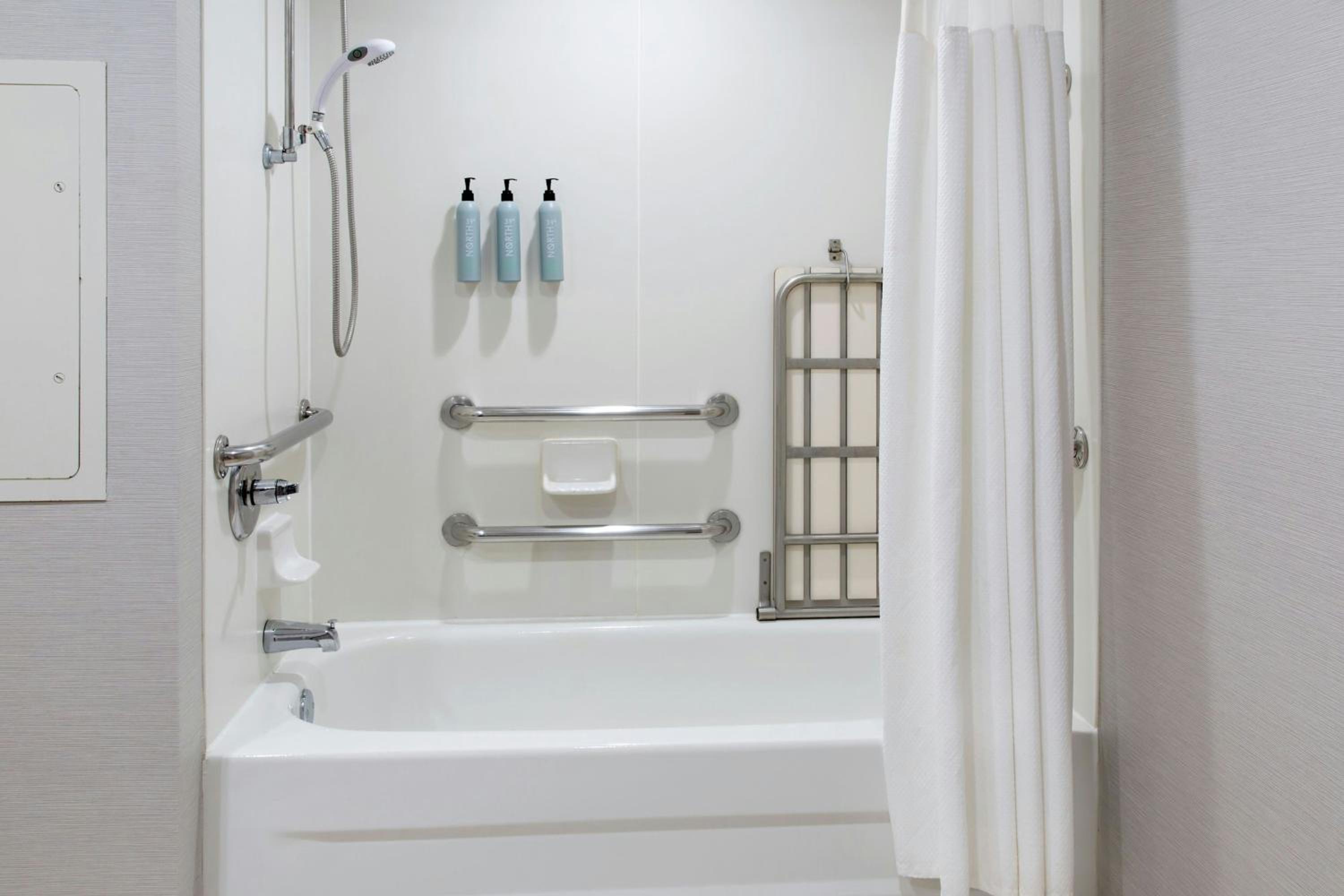 King Room with Sofa Bed and Adapted Tub - Mobility and Hearing Accessible - Photo 4