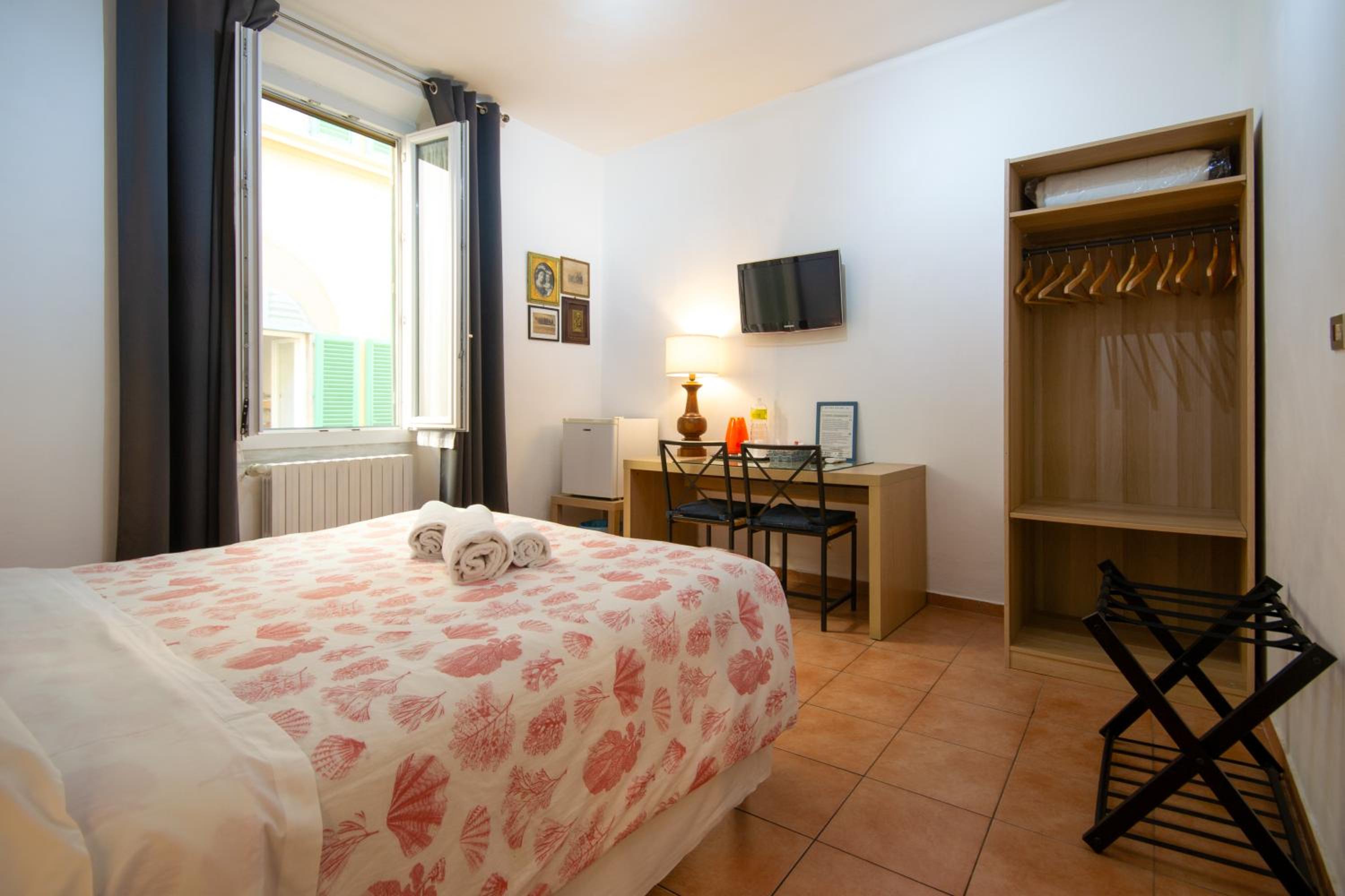 Deluxe Double or Twin Room photo 3