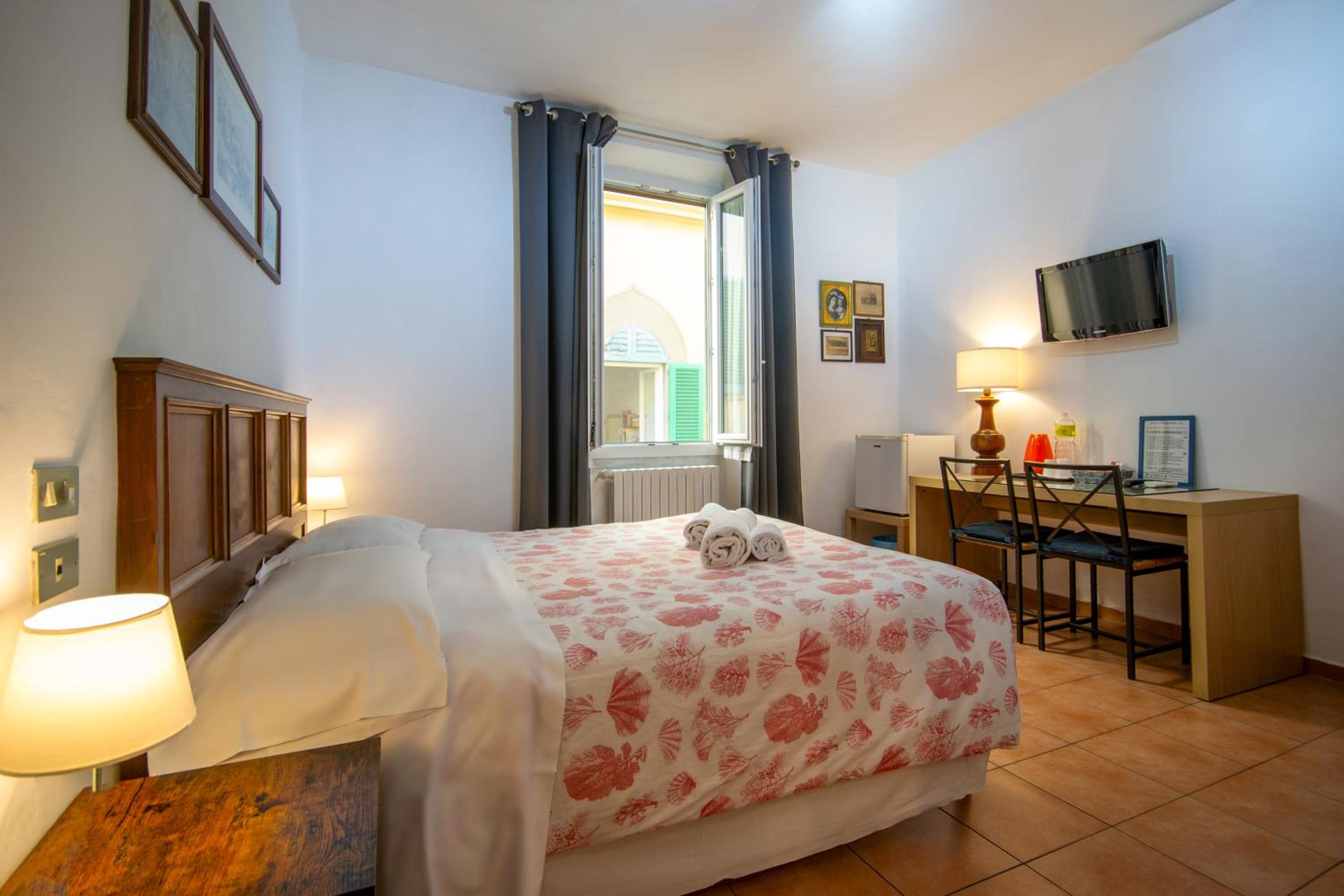 Deluxe Double or Twin Room photo 1