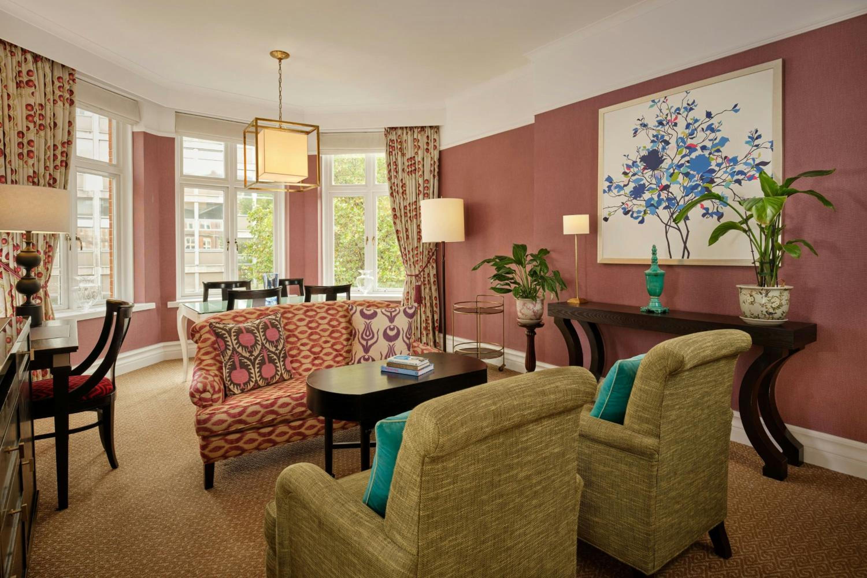 Suite, 1 King, Sofa bed photo 2