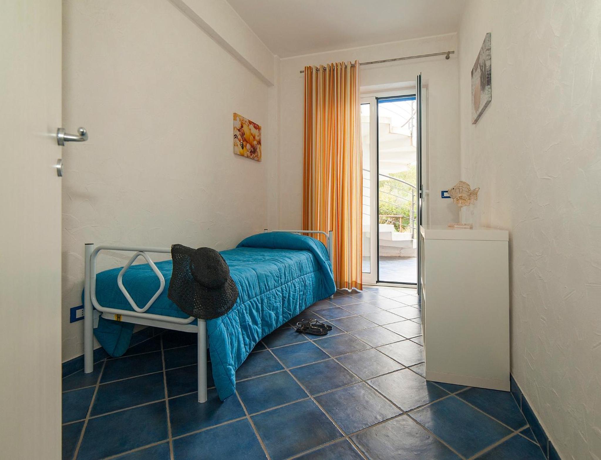 Apartment with Sea View - Photo 9