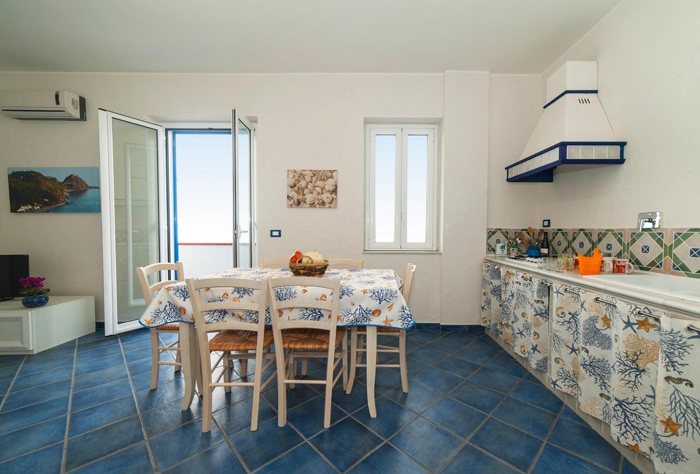 Apartment with Sea View - Photo 8