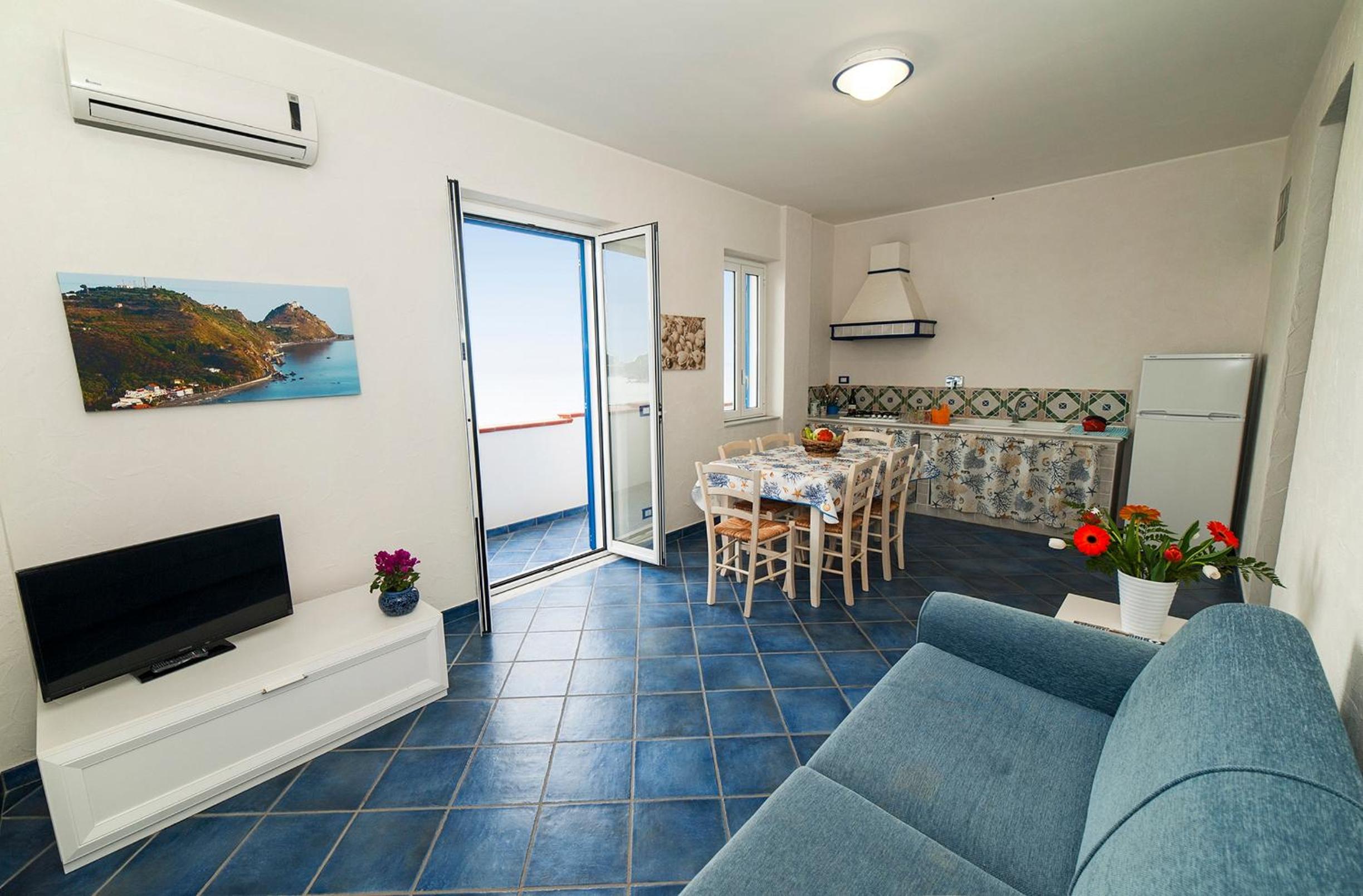 Apartment with Sea View - Photo 5