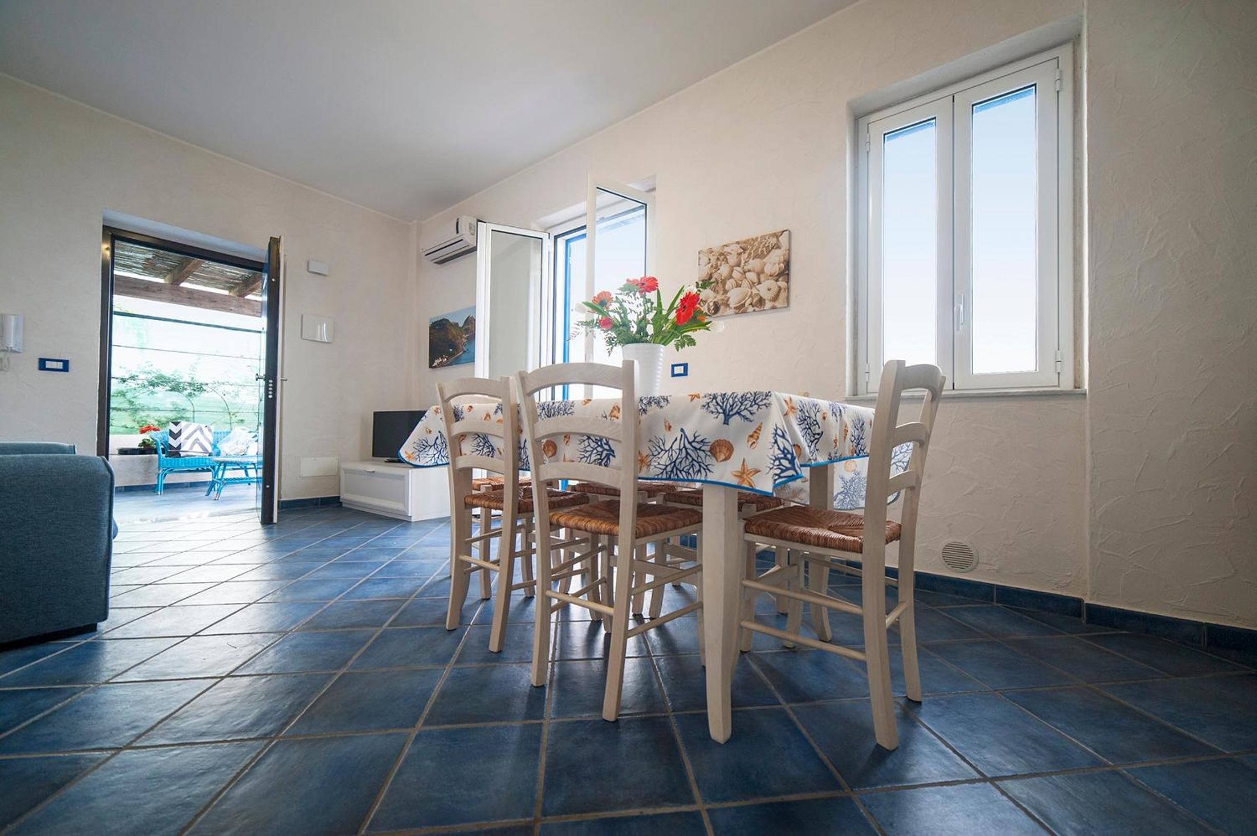 Apartment with Sea View - Photo 2