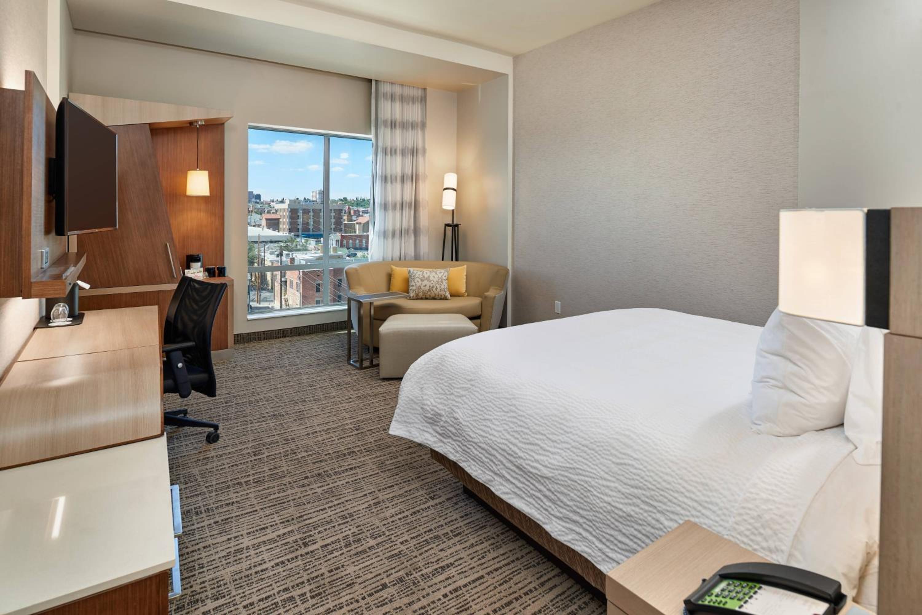 King Room with Sofa Bed and Stadium View photo 3