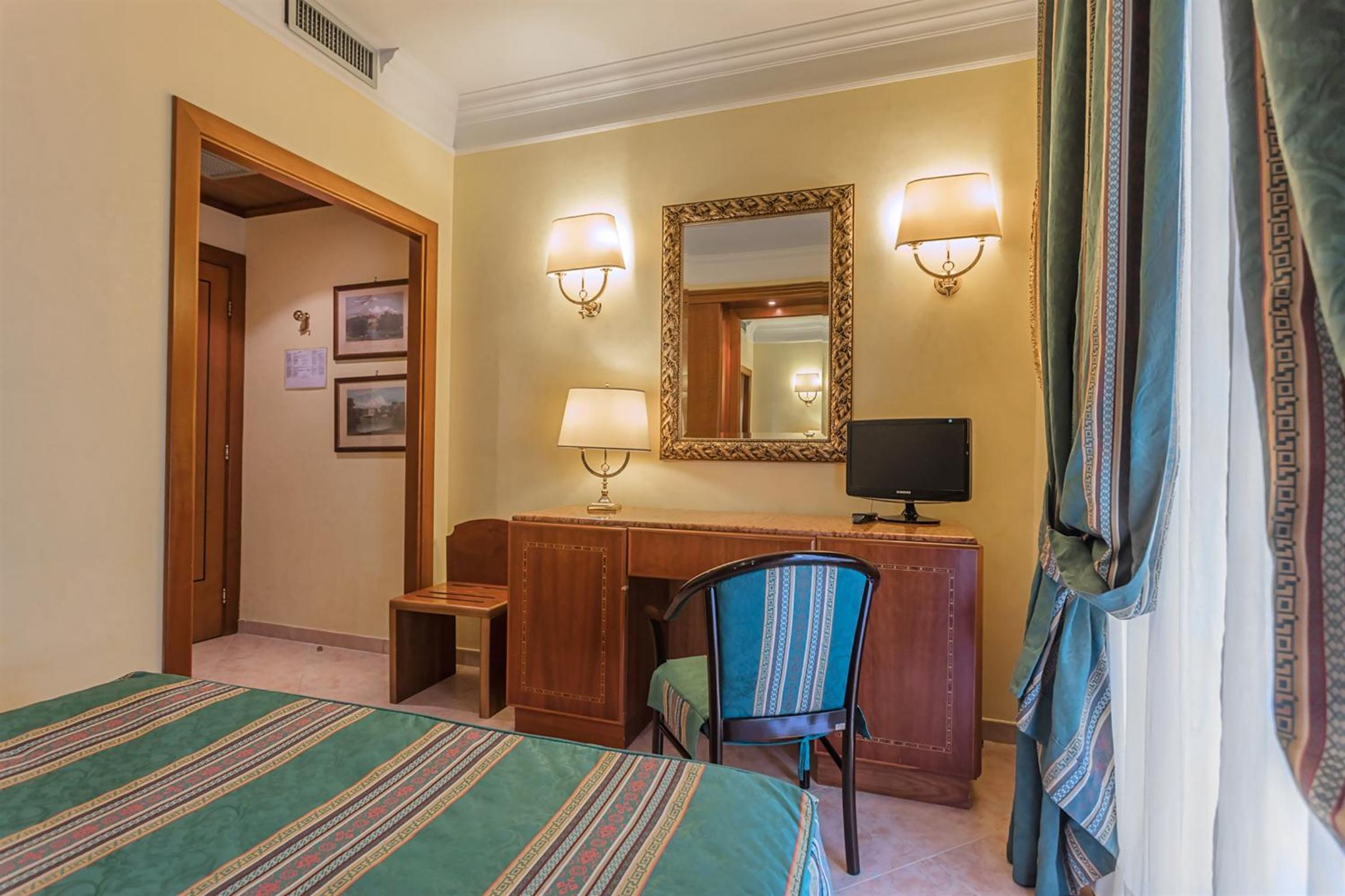 Standard Double or Twin Room thumbnail 5
