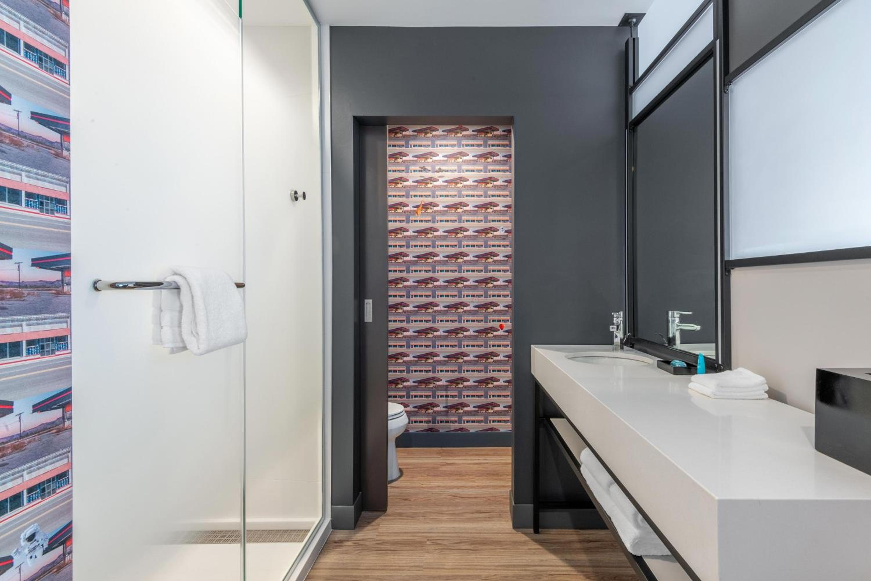 King Room - Hearing Accessible - Photo 6