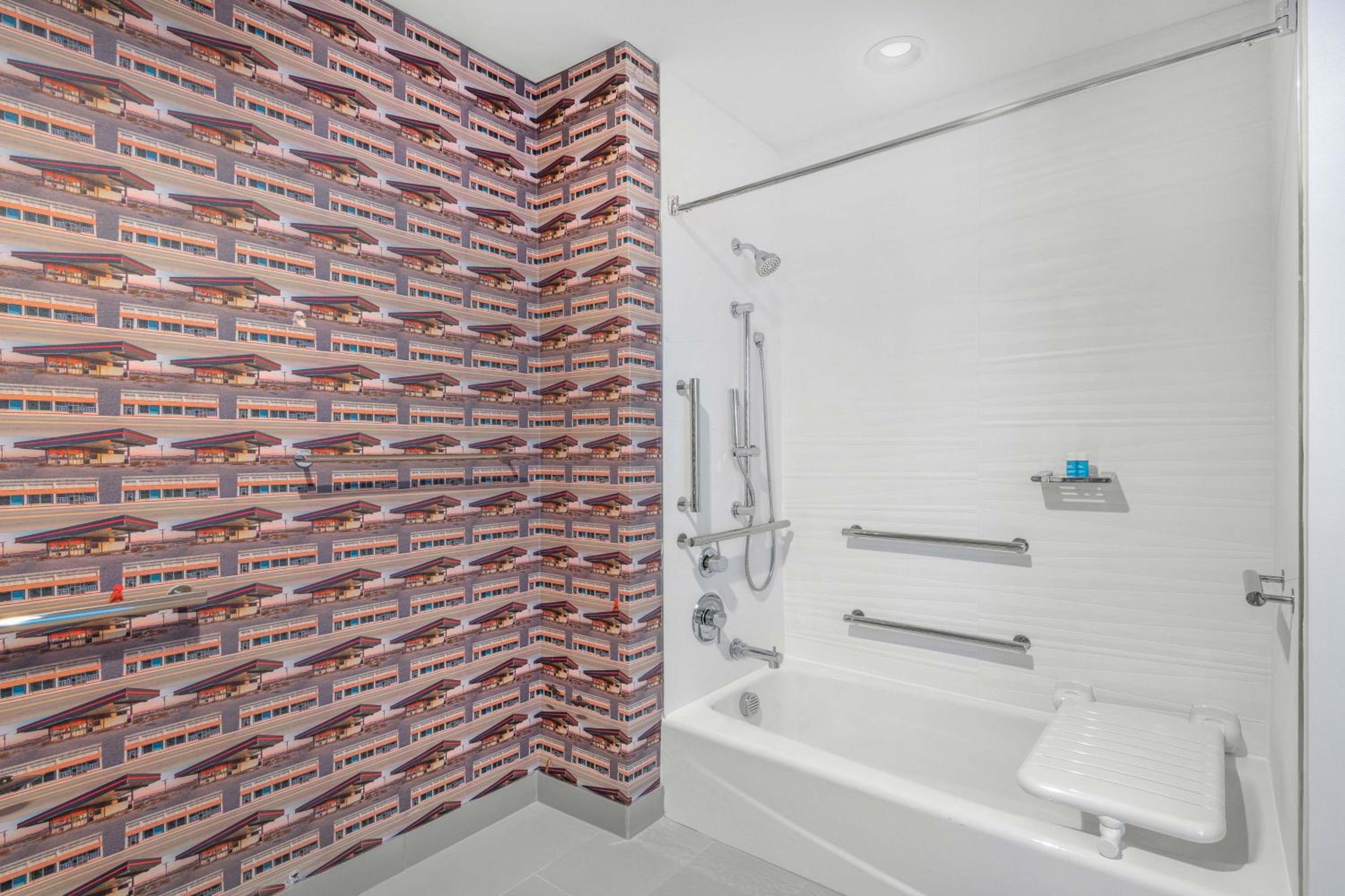 Breezy Large King Room - Mobility Accessible with Tub