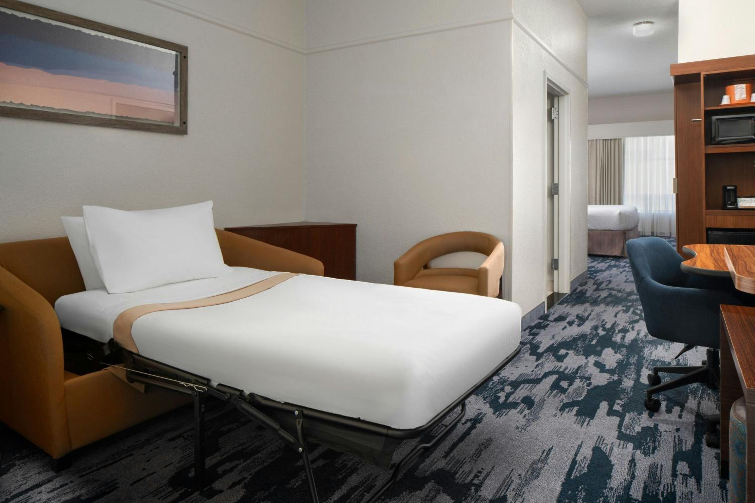 Studio with King Bed and Sofa Bed - Photo 3