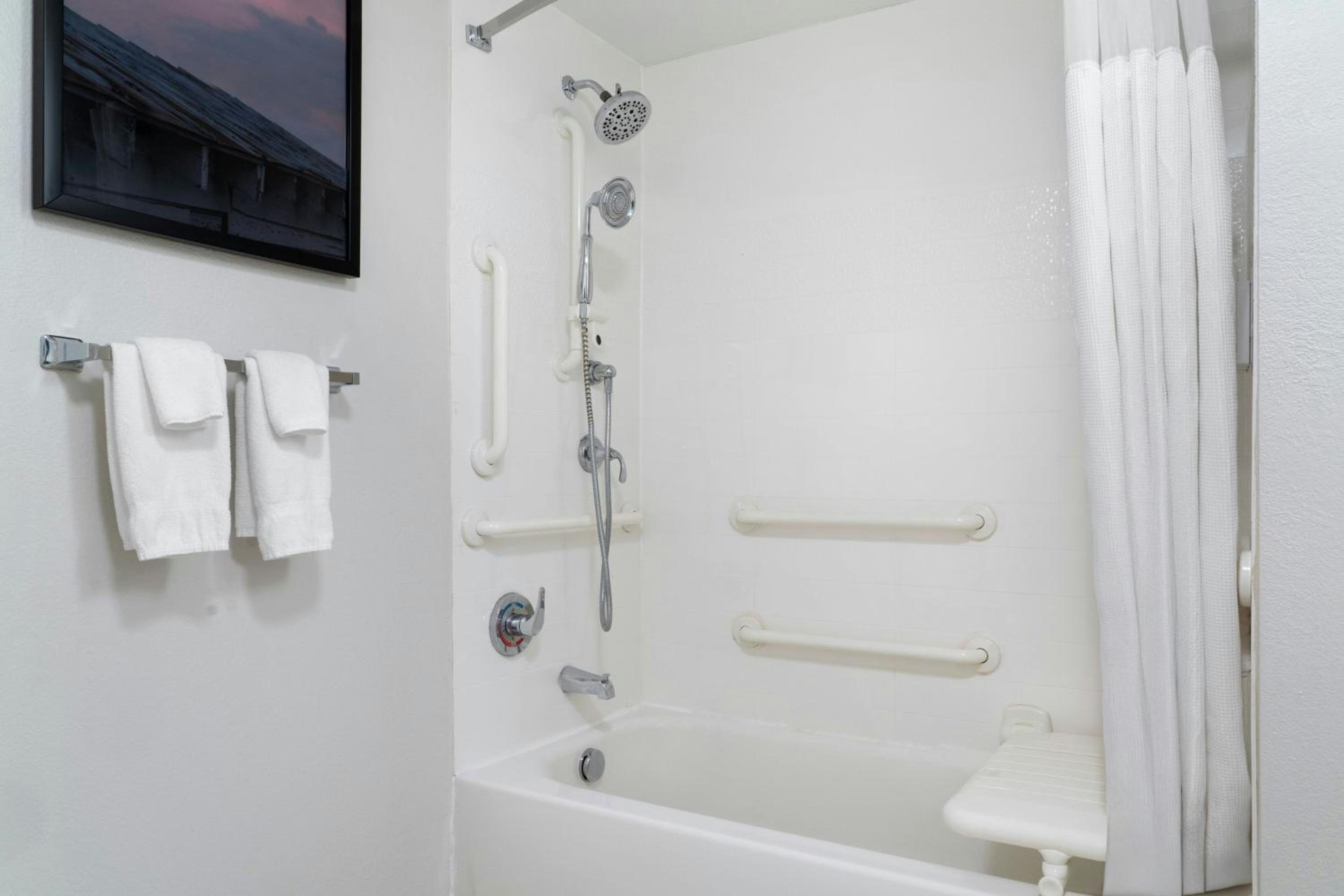 Queen Room with Two Queen Beds - Hearing Accessible - Photo 7