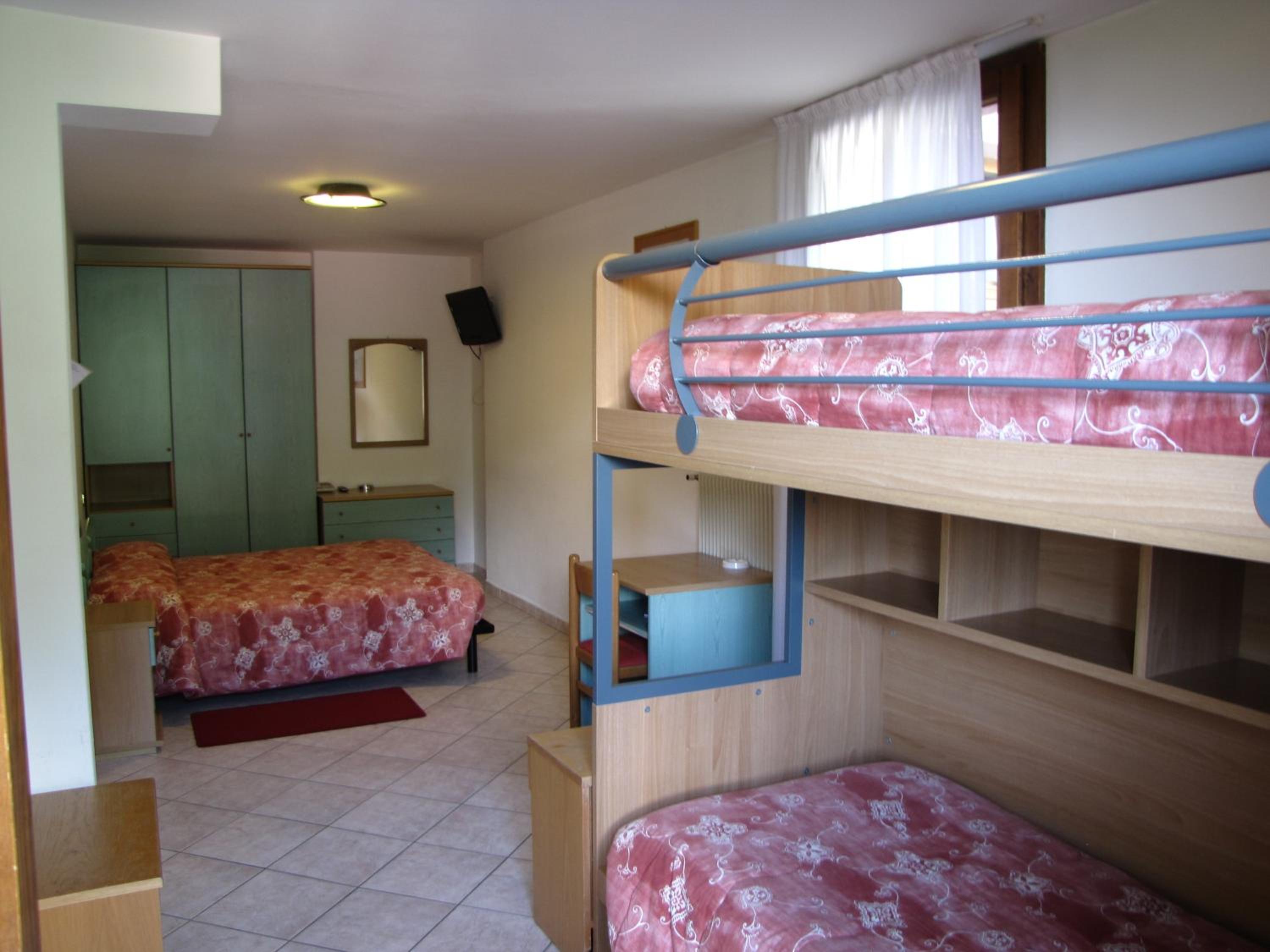 Quadruple Room - Photo 8
