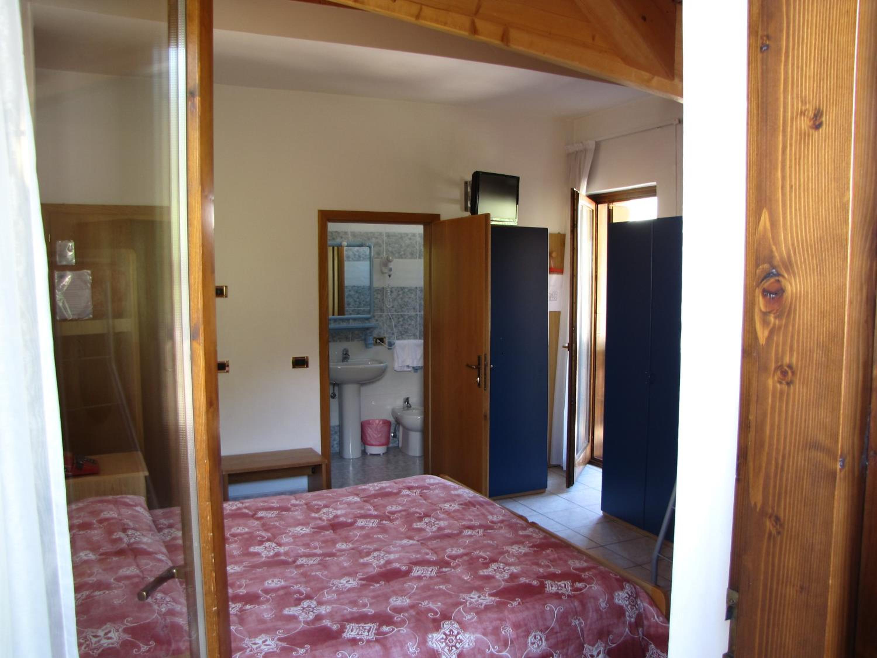 Quadruple Room - Photo 7