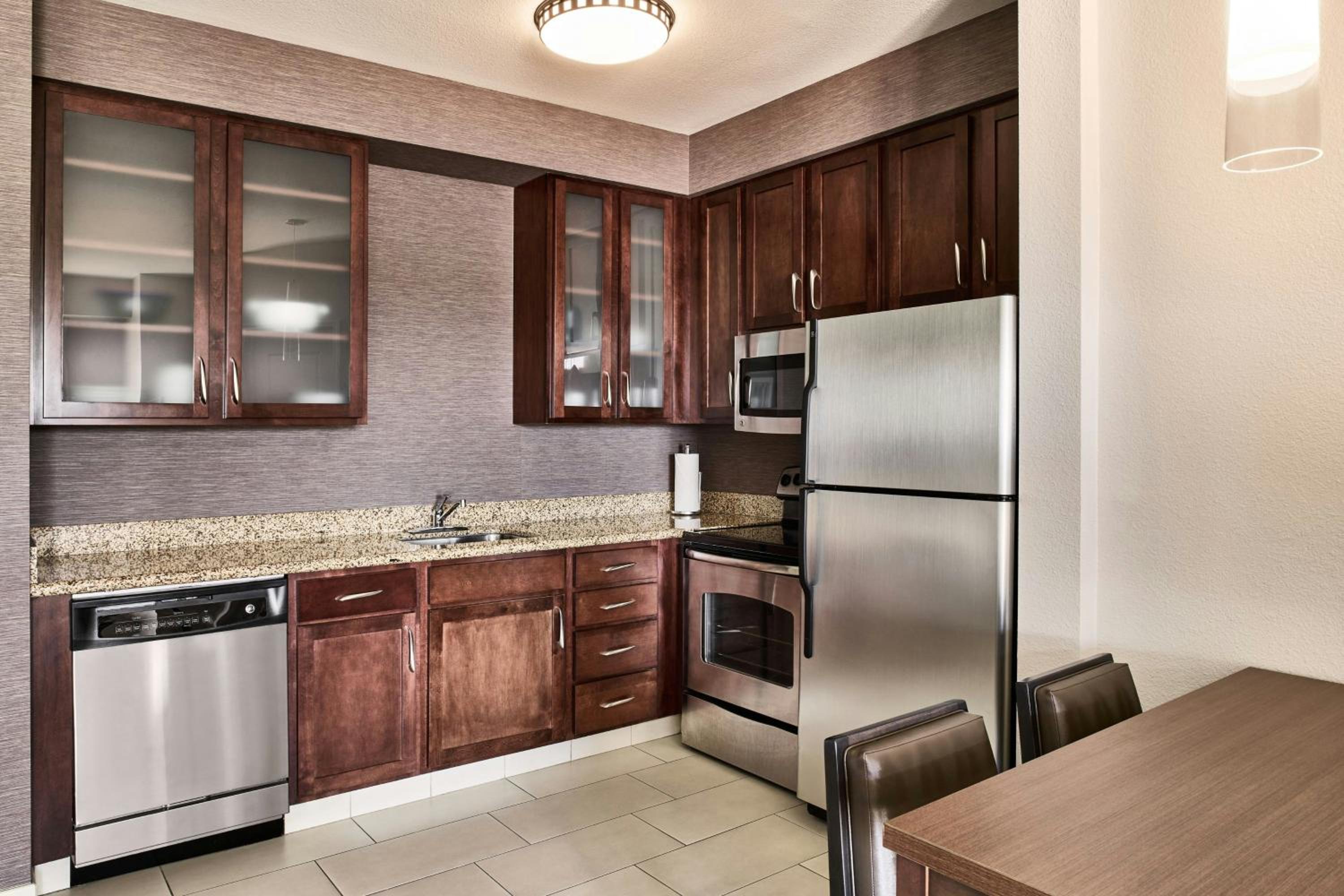 Two-Bedroom Suite with Roll-in Shower - Mobility and Hearing Accessible photo 2