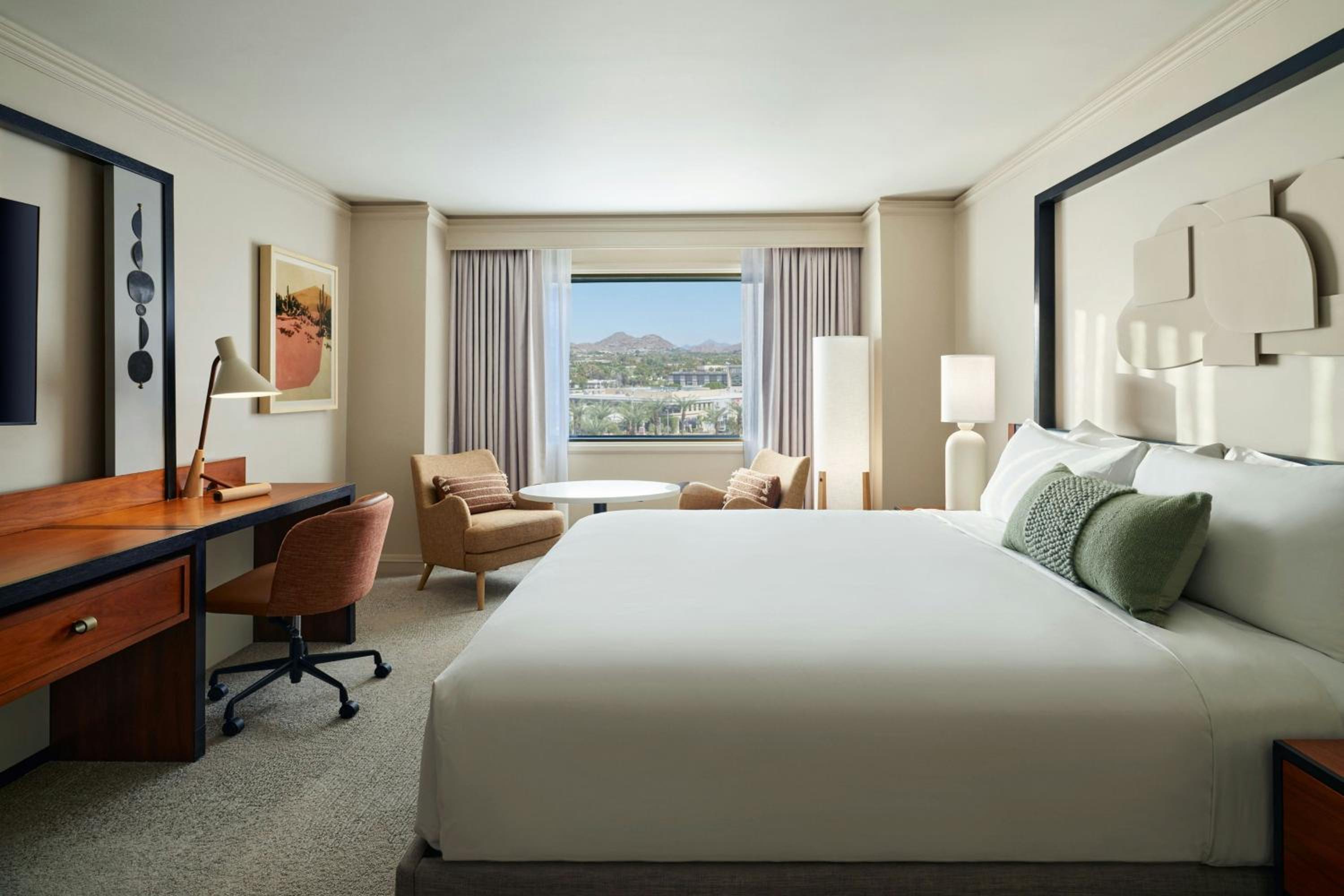 Mountain View King Room with Mountain View - Hearing Accessible - Photo 1